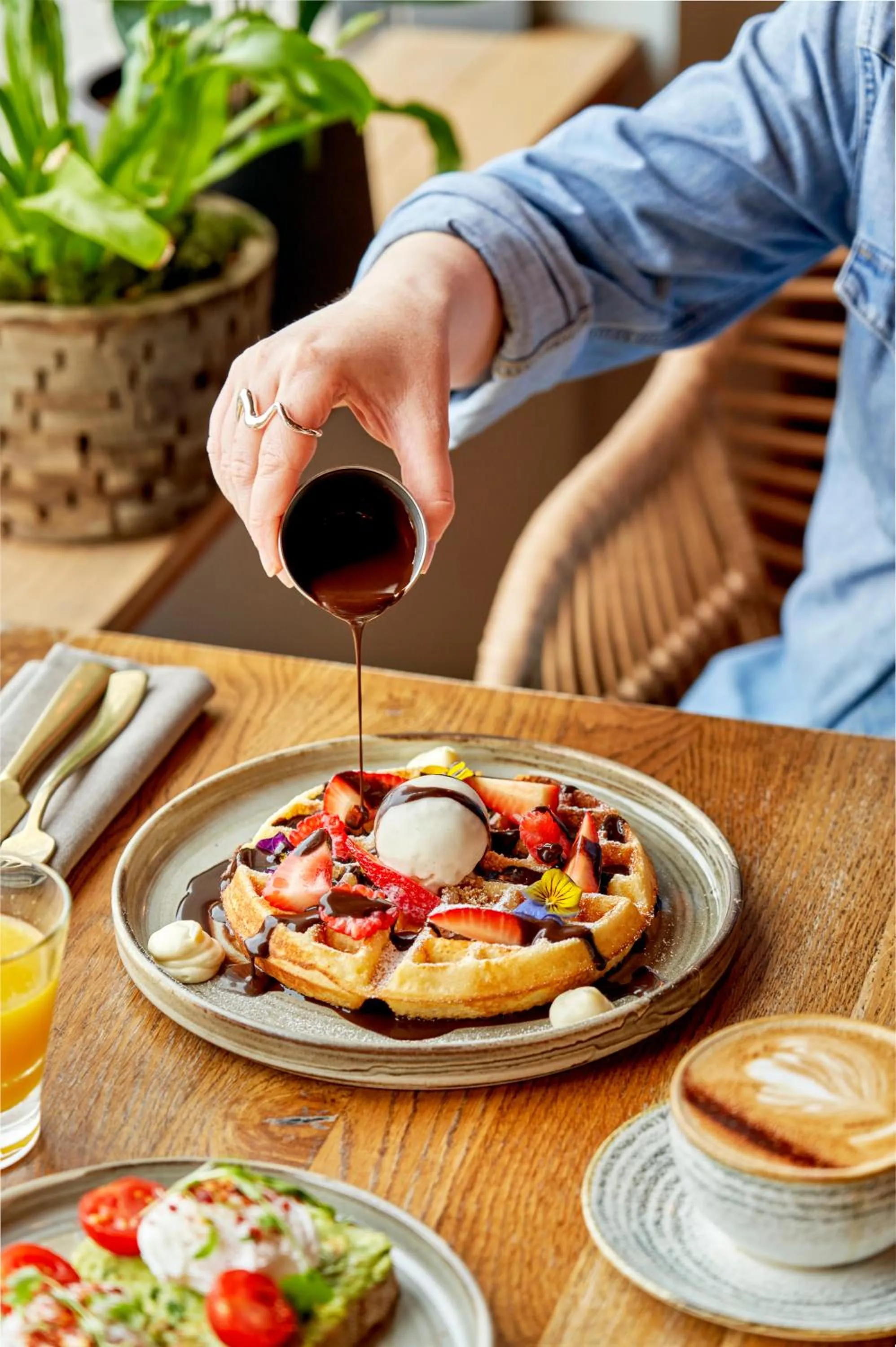 Breakfast in Treehouse Hotel London