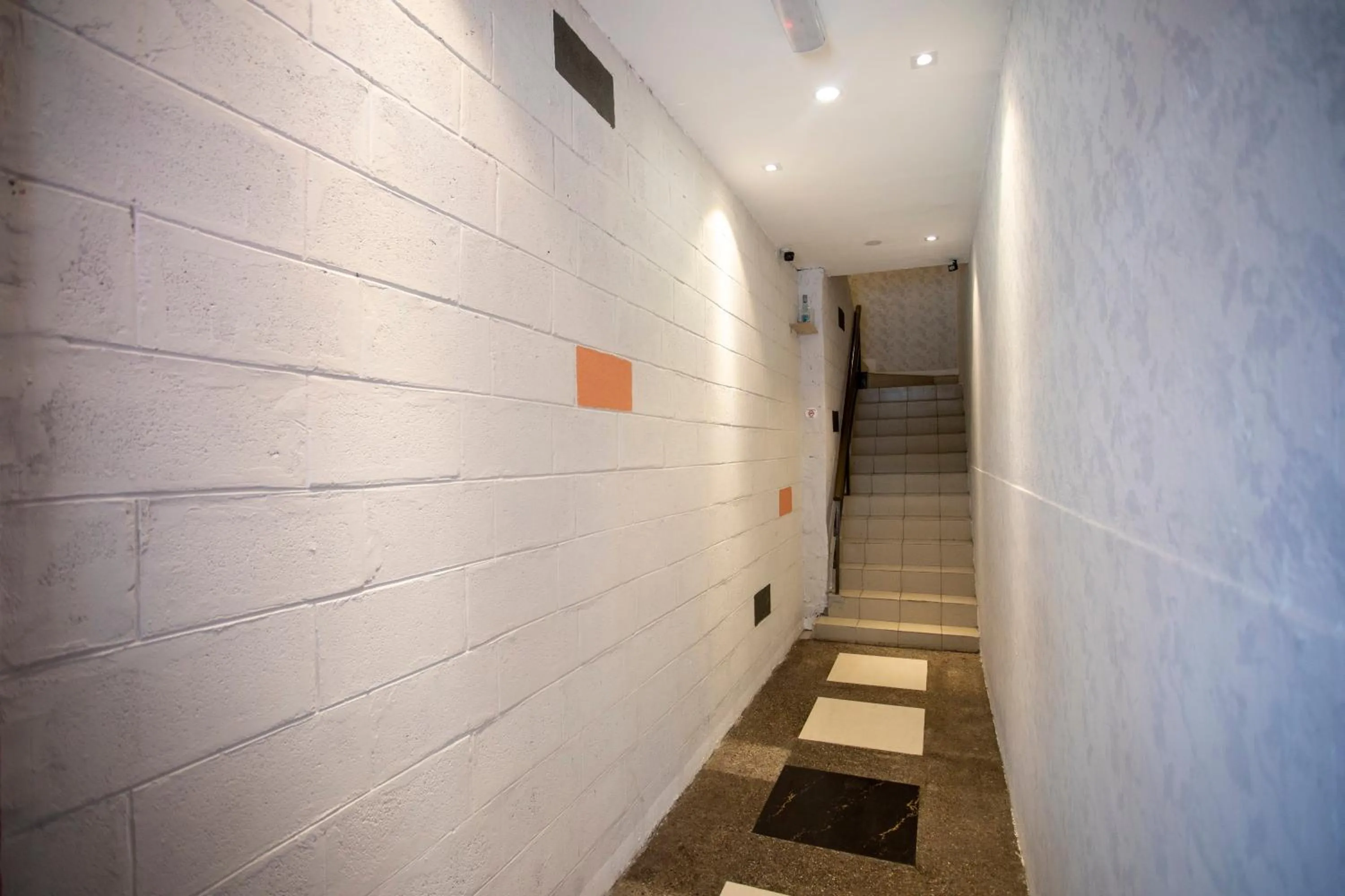 Facade/entrance in Lazy Cat Home At Gaya Street