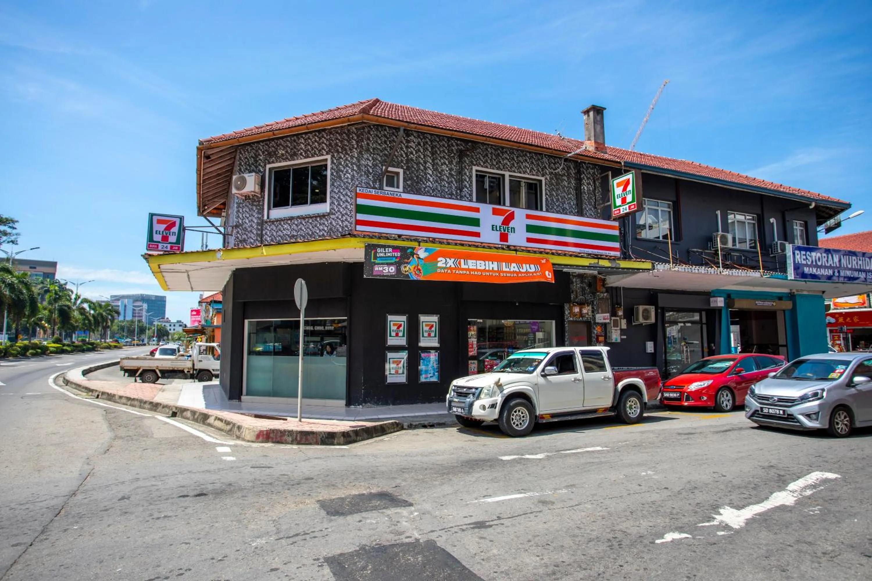 Property building in Lazy Cat Home At Gaya Street