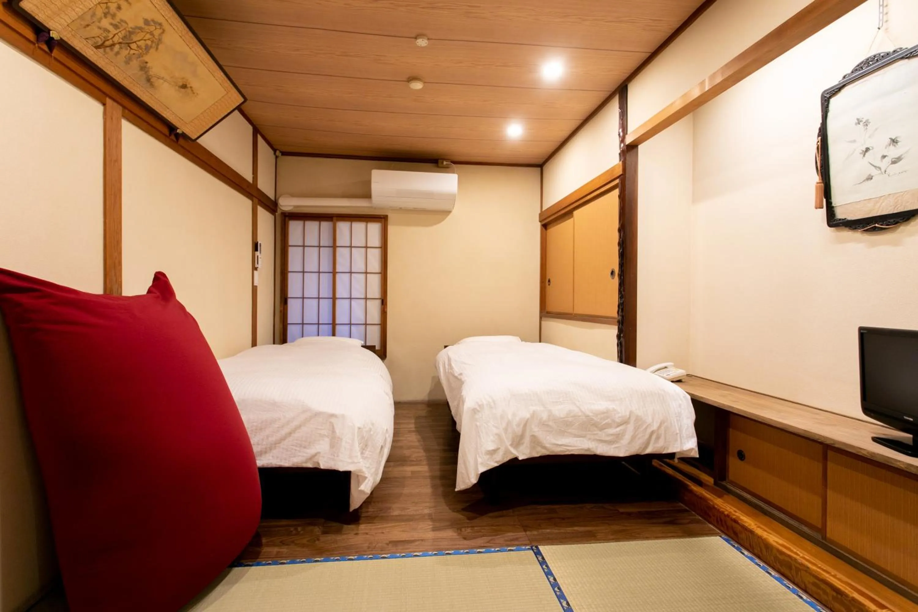 Bed in Hotel Sumire ふぐ料理を愉しむ料理宿