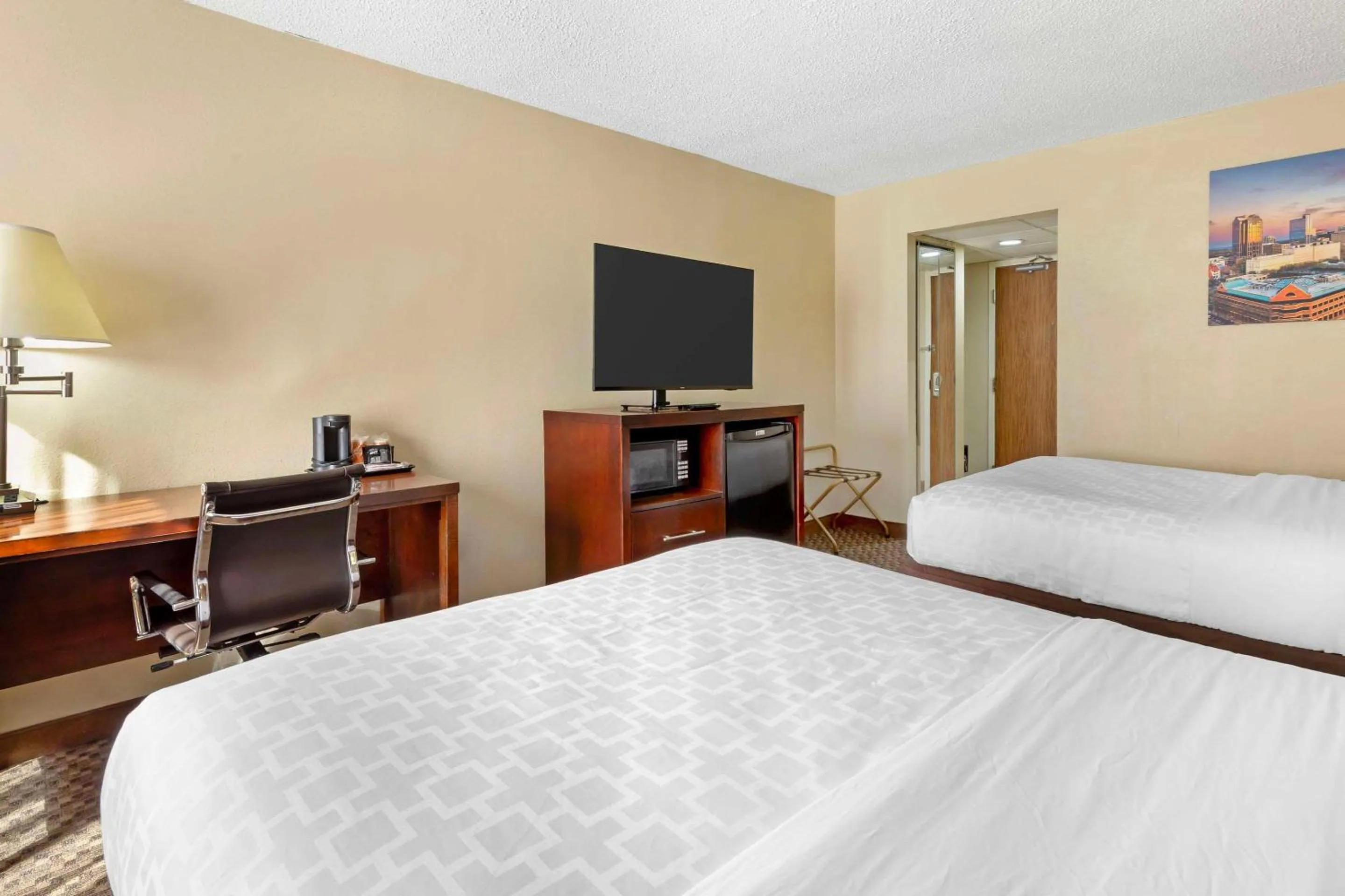 Bedroom, Bed in Clarion Pointe Durham Research Triangle Park