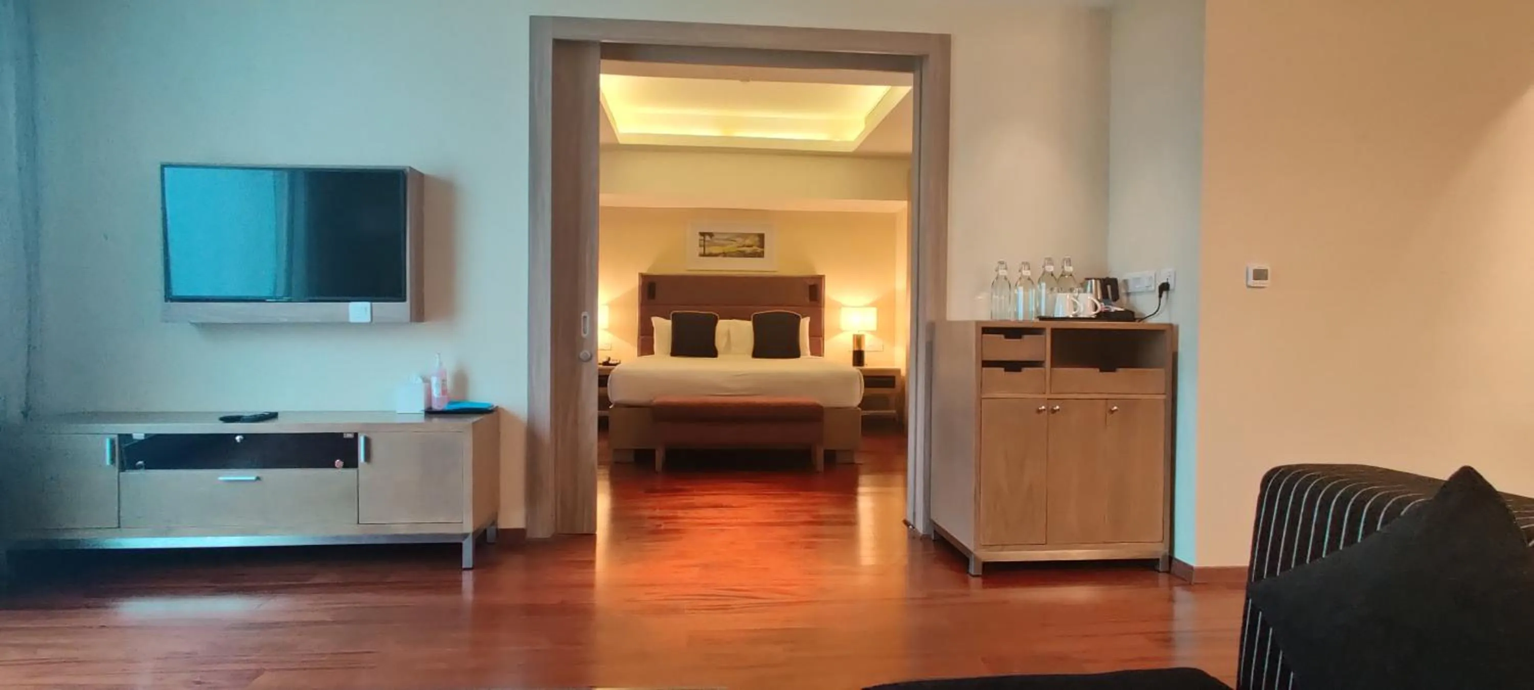 Living room, Bed in O by Tamara, Trivandrum