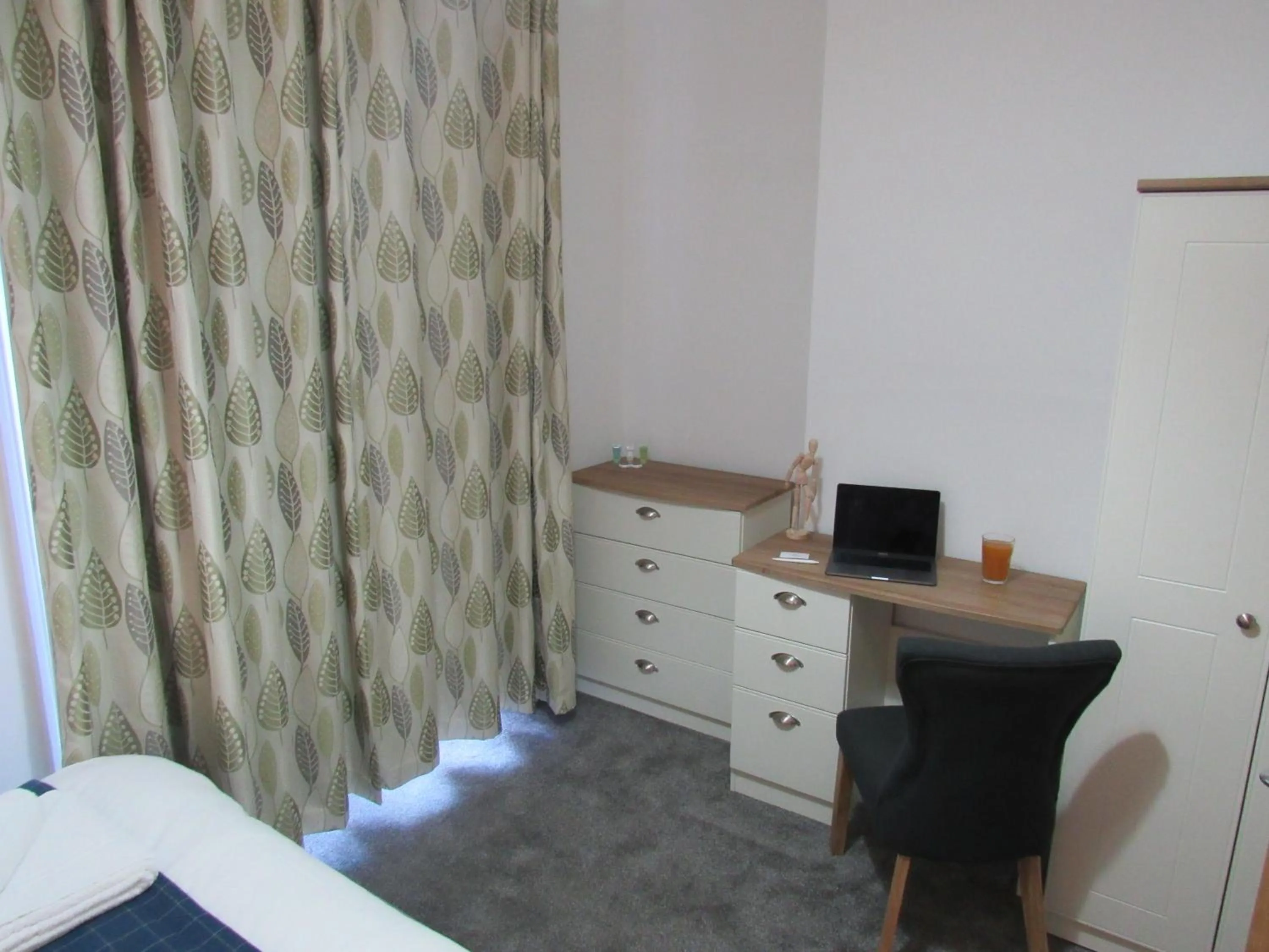 Bed in The Tas Suites - Tas Accommodations