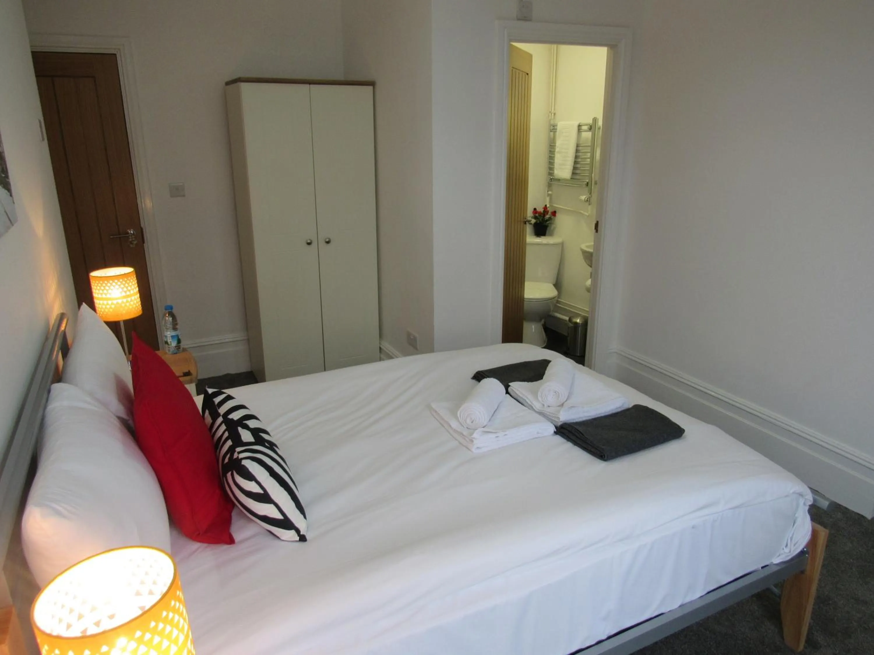 Bed in The Tas Suites - Tas Accommodations