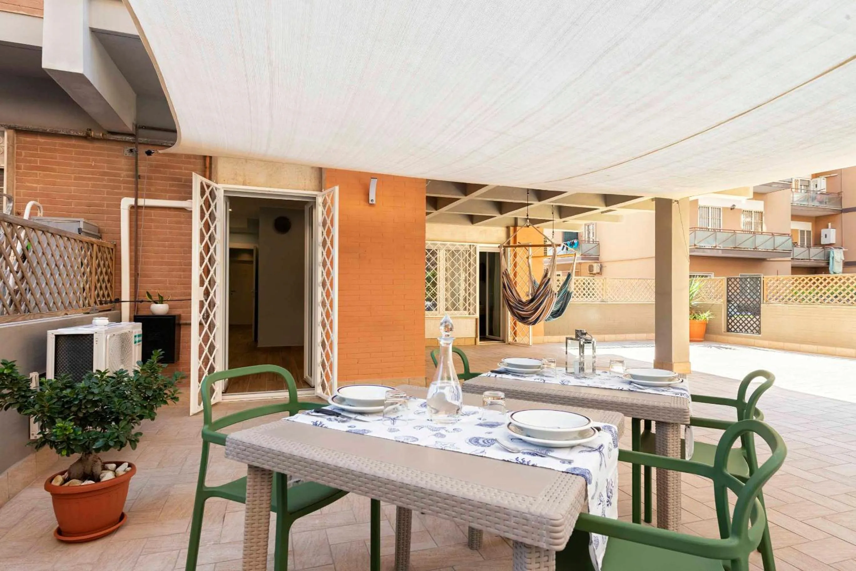 Patio in RomeCookSea Guest House