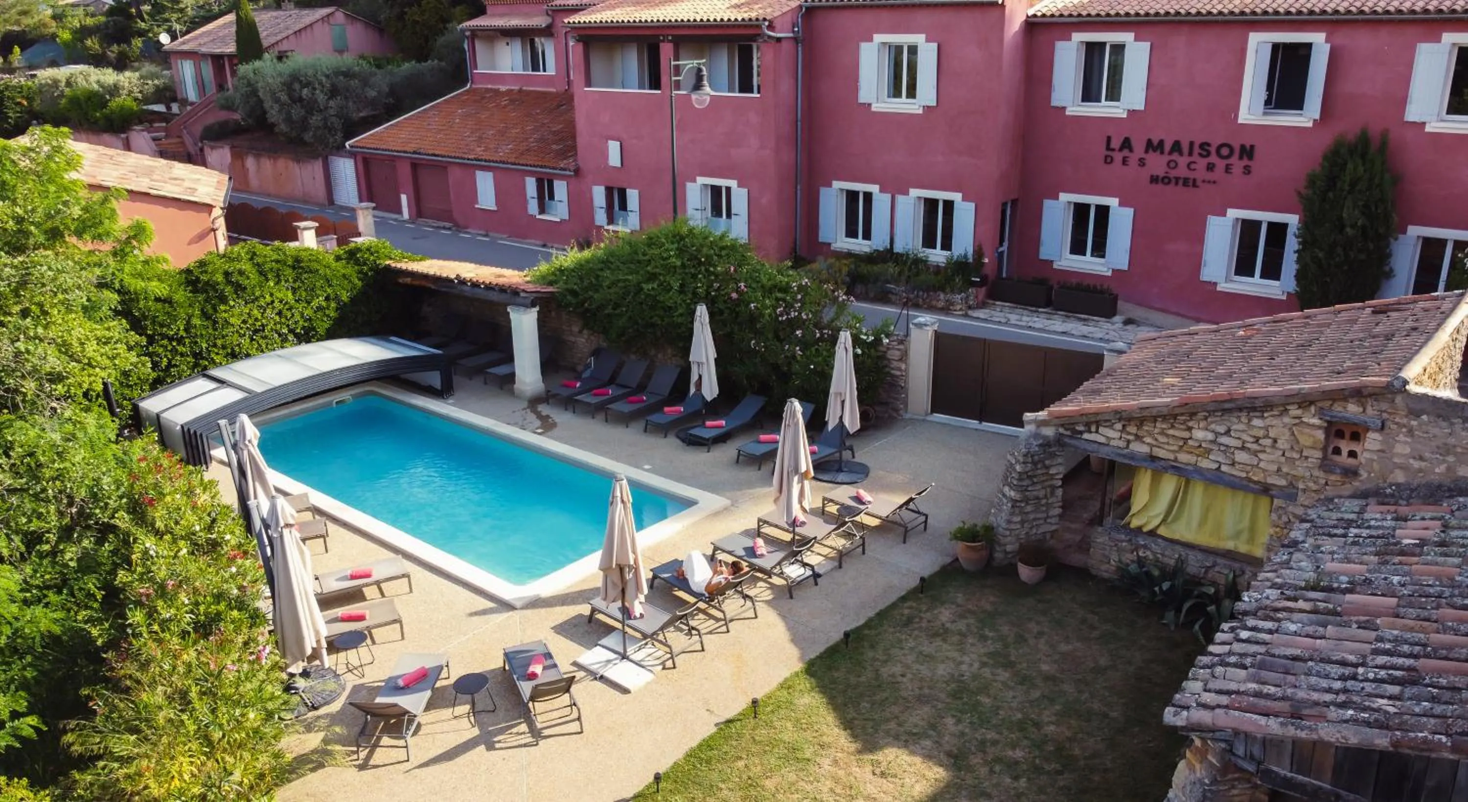 Swimming pool in La Maison des Ocres - Provence