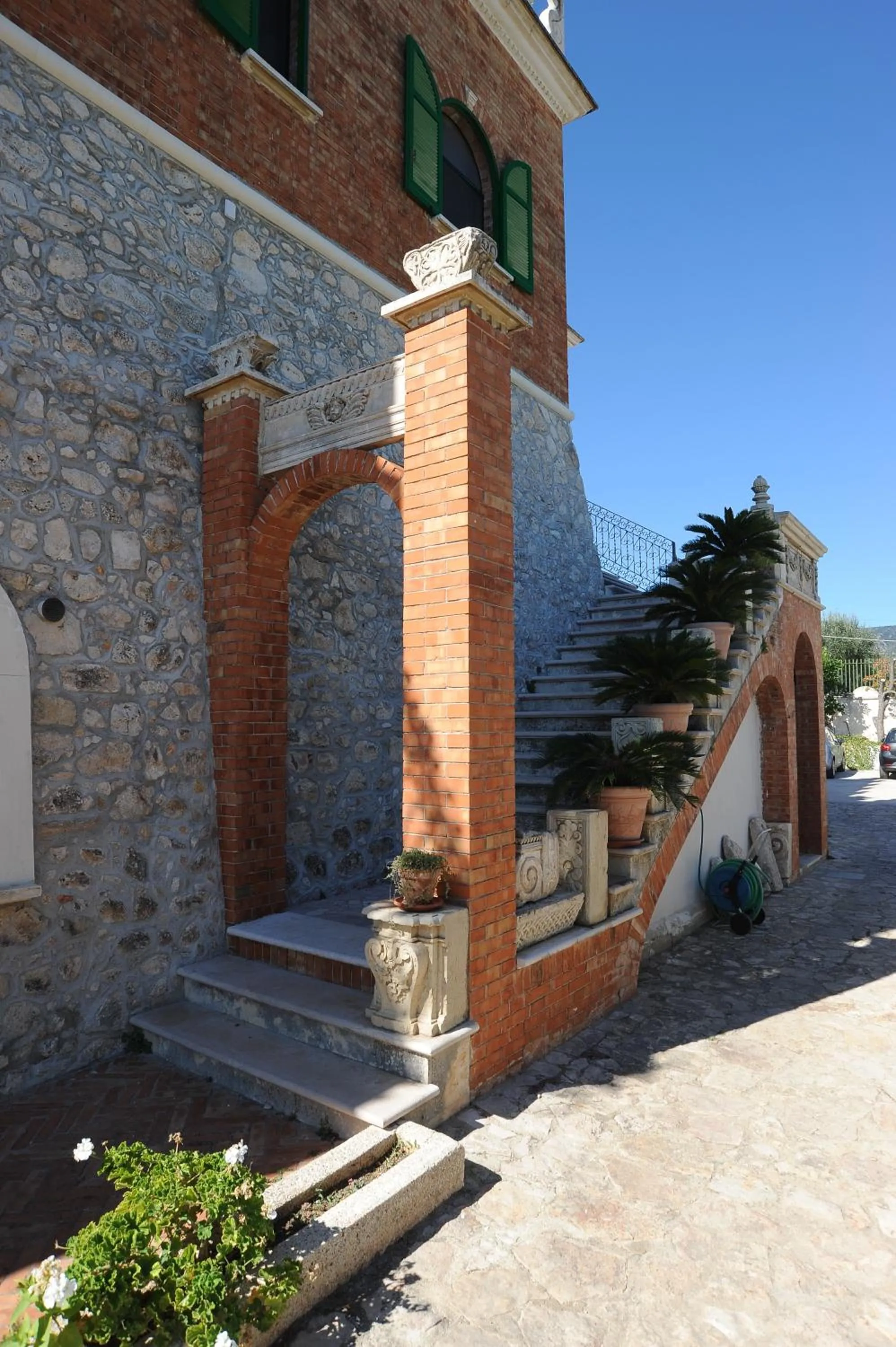 Facade/entrance in B & B Torre Saracena