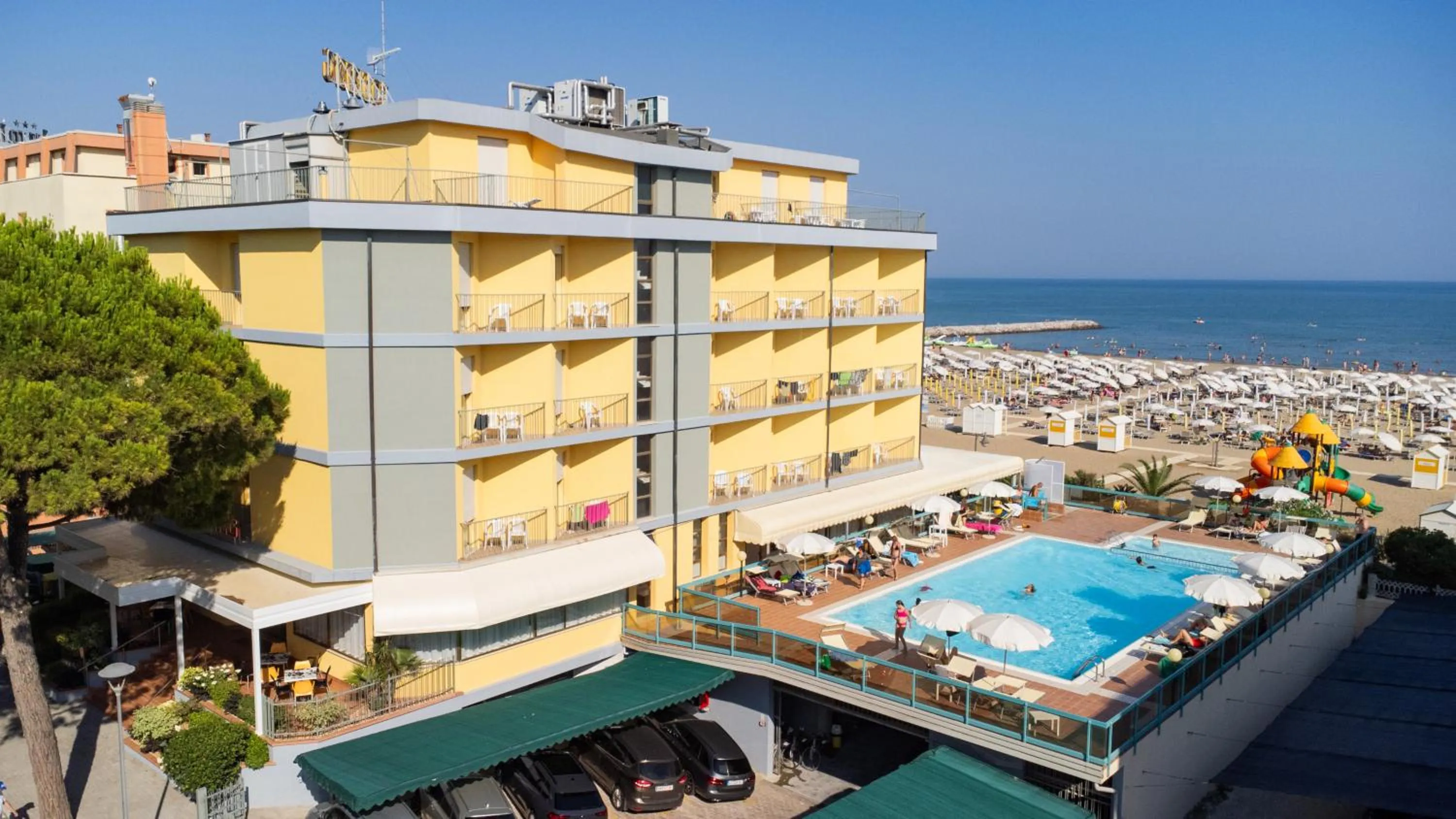Swimming pool in Hotel Touring