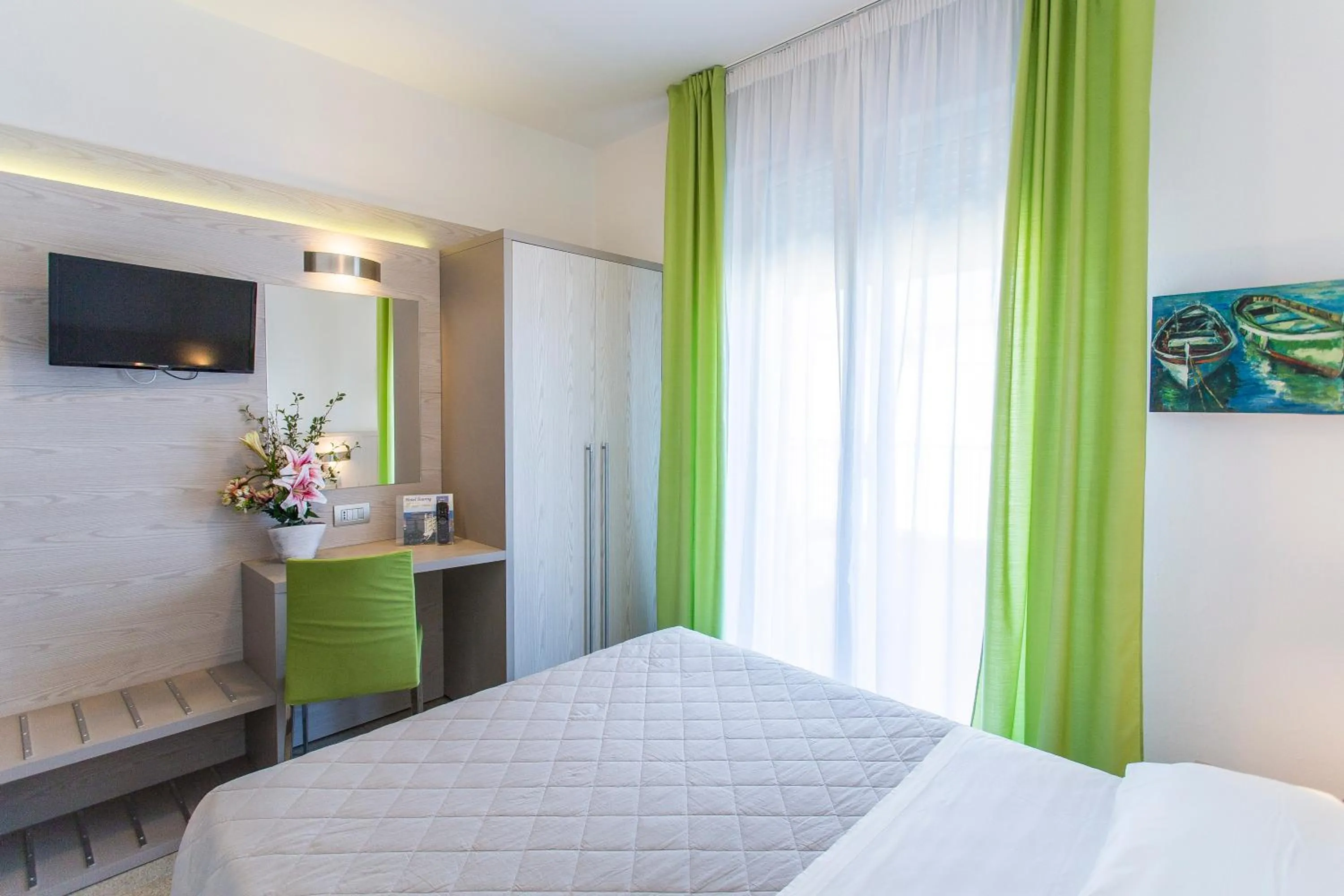 Bedroom, Bed in Hotel Touring