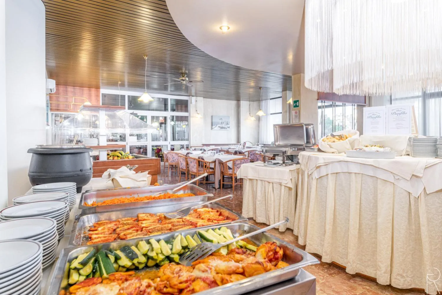 Restaurant/places to eat in Hotel Touring