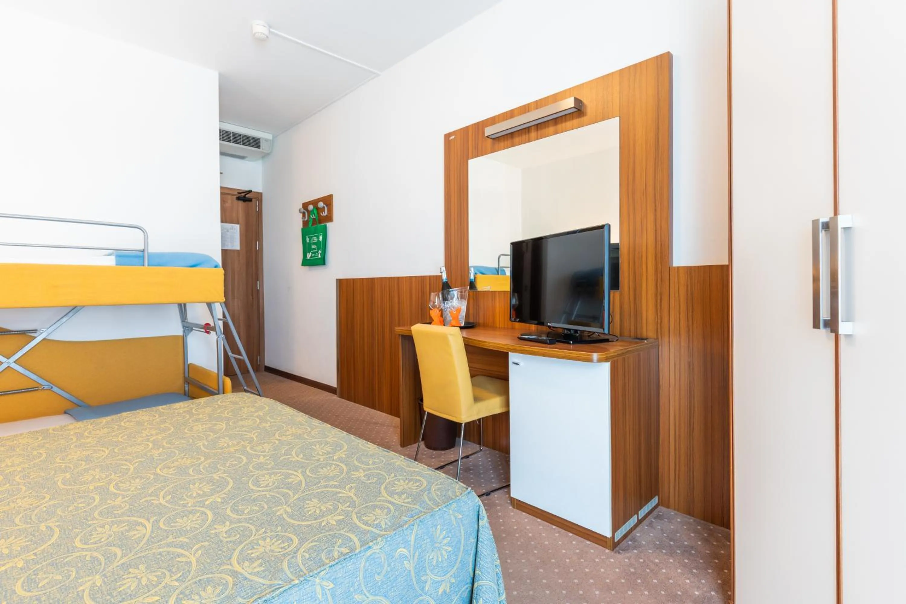 Bed in Hotel Touring