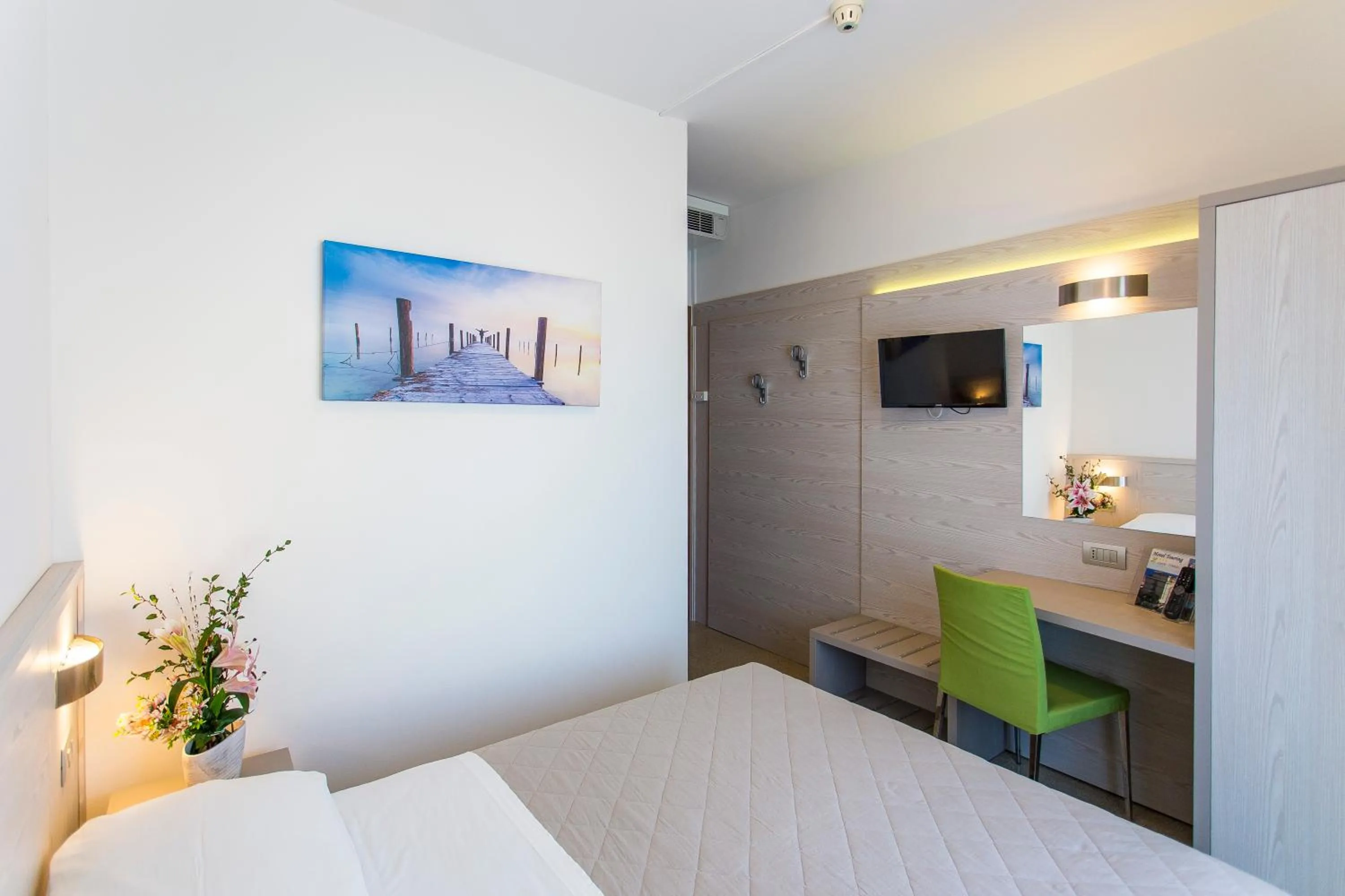 Bedroom, Bed in Hotel Touring