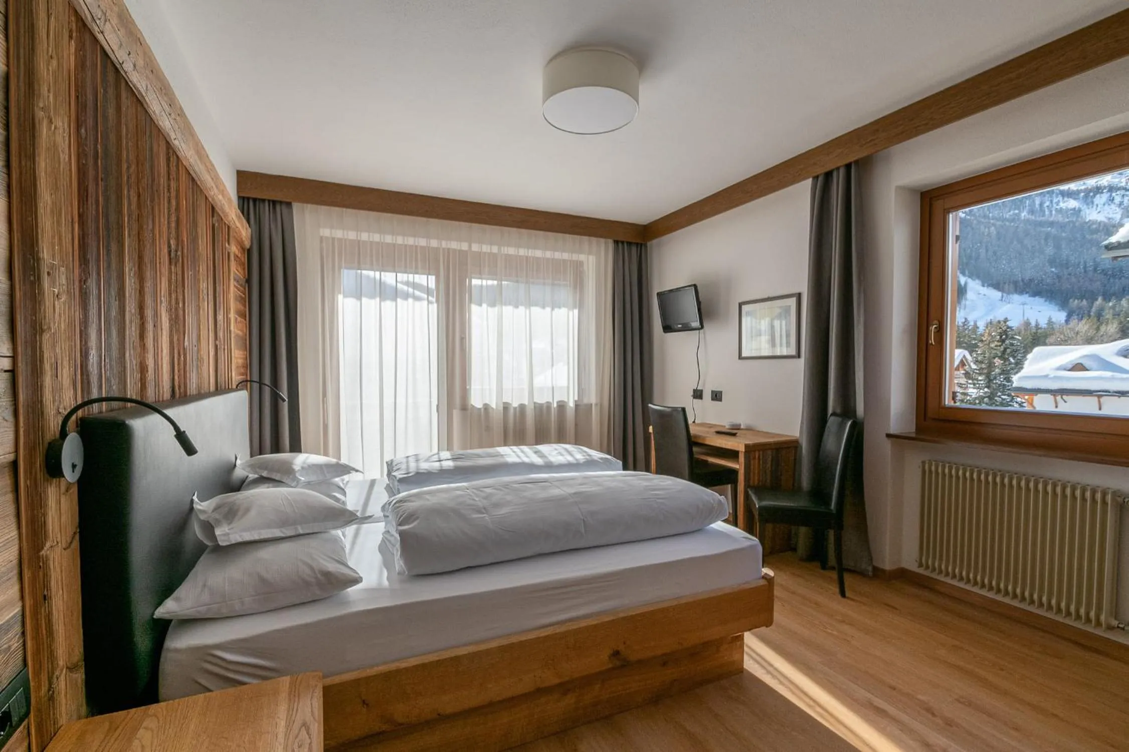 Bed in Garni Ciasa Tamà Sas di Pezzedi Eriberto e Neumair Hermine