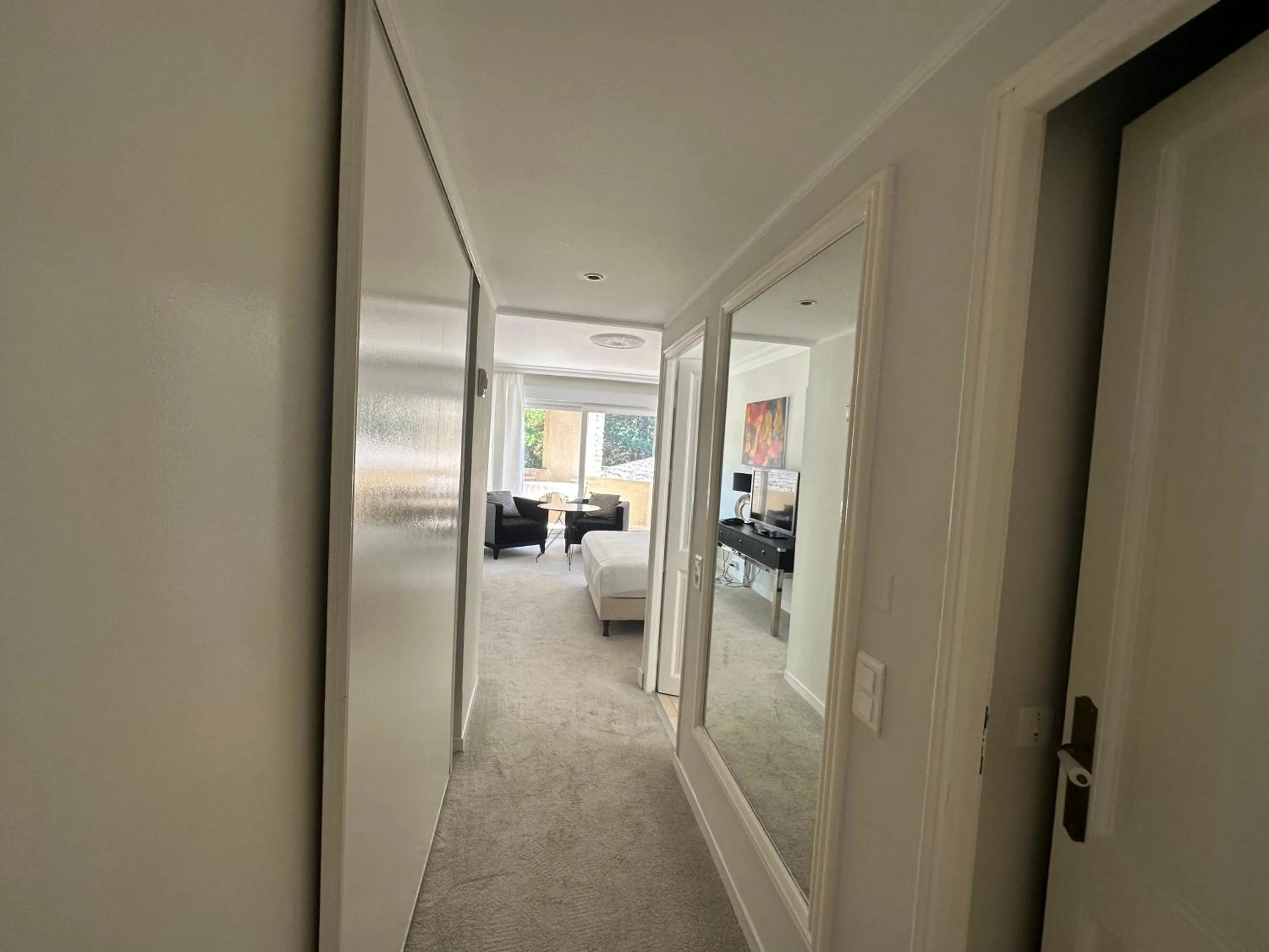 Bed in Hostellerie Le Roy Soleil