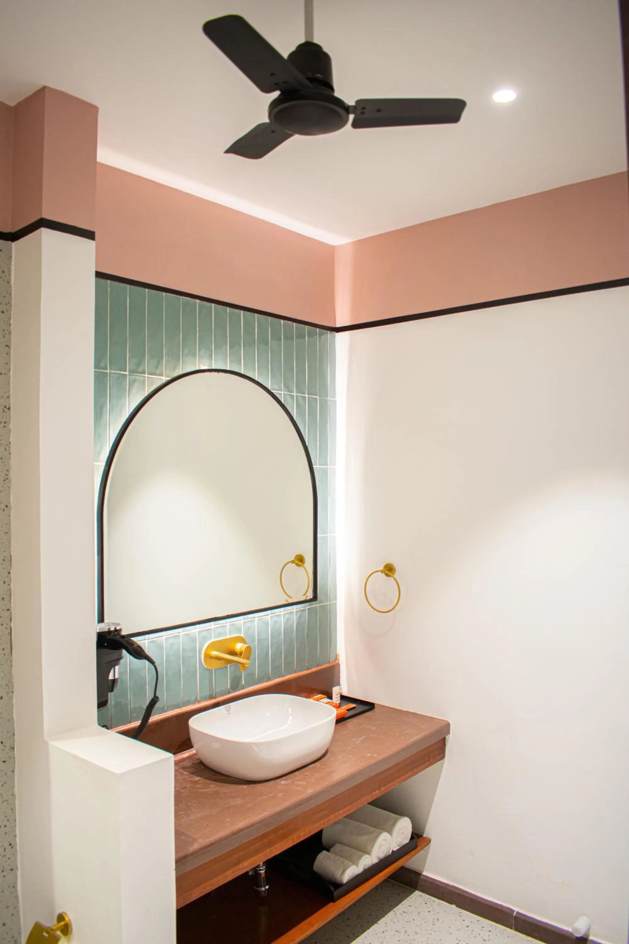 Bathroom in Casa Blanca Lakecity