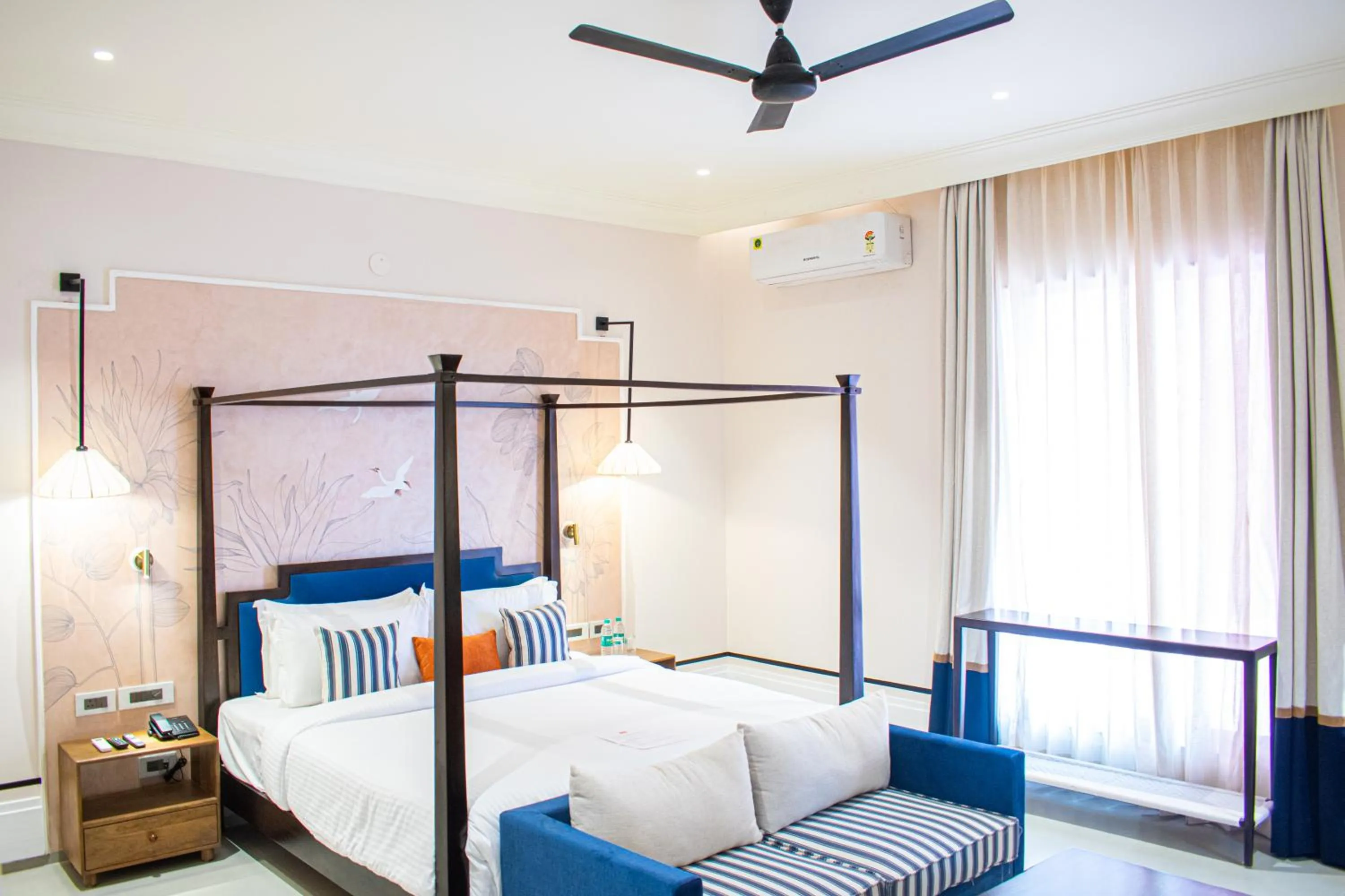 Bed in Casa Blanca Lakecity