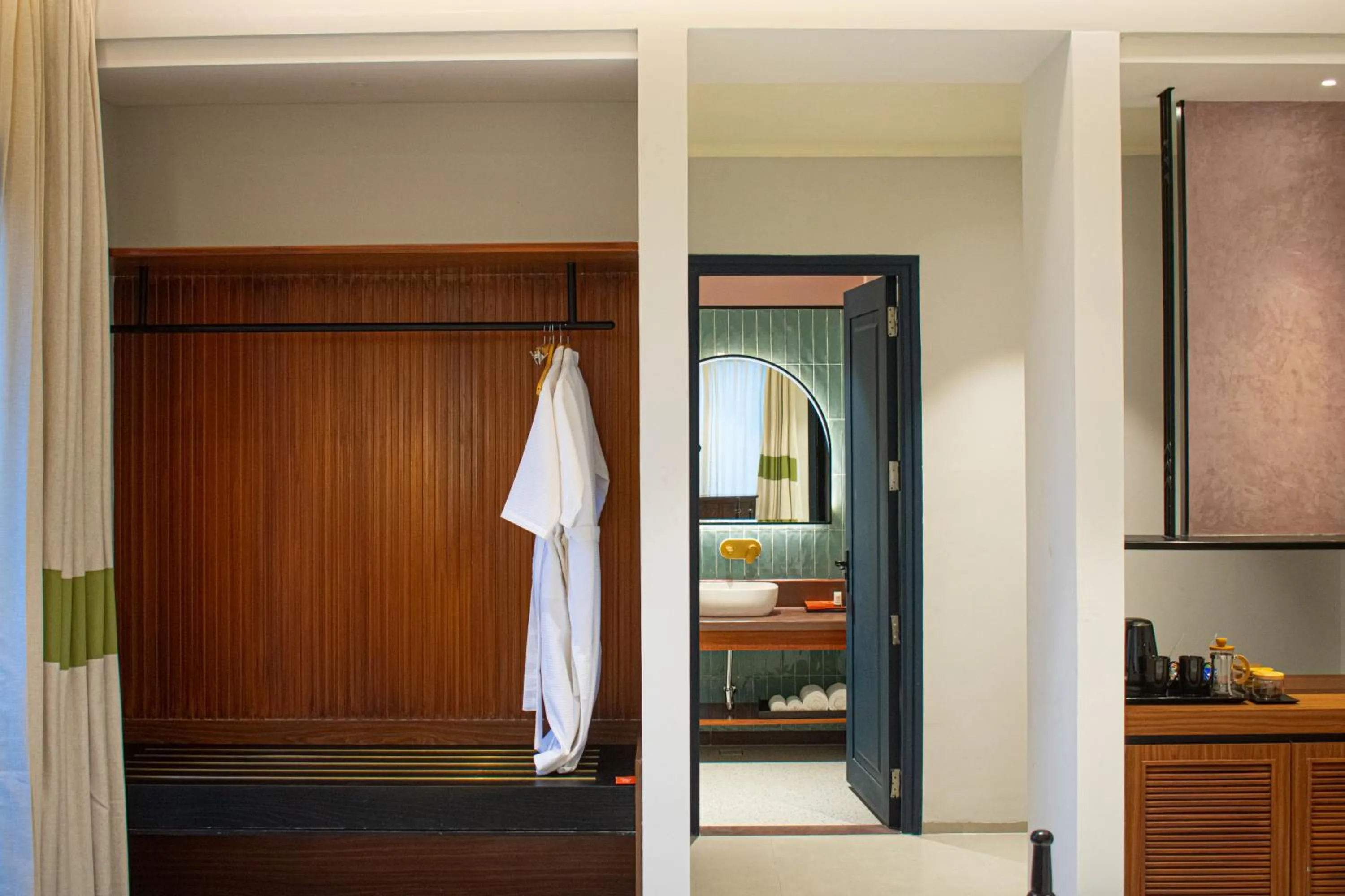 Bed in Casa Blanca Lakecity