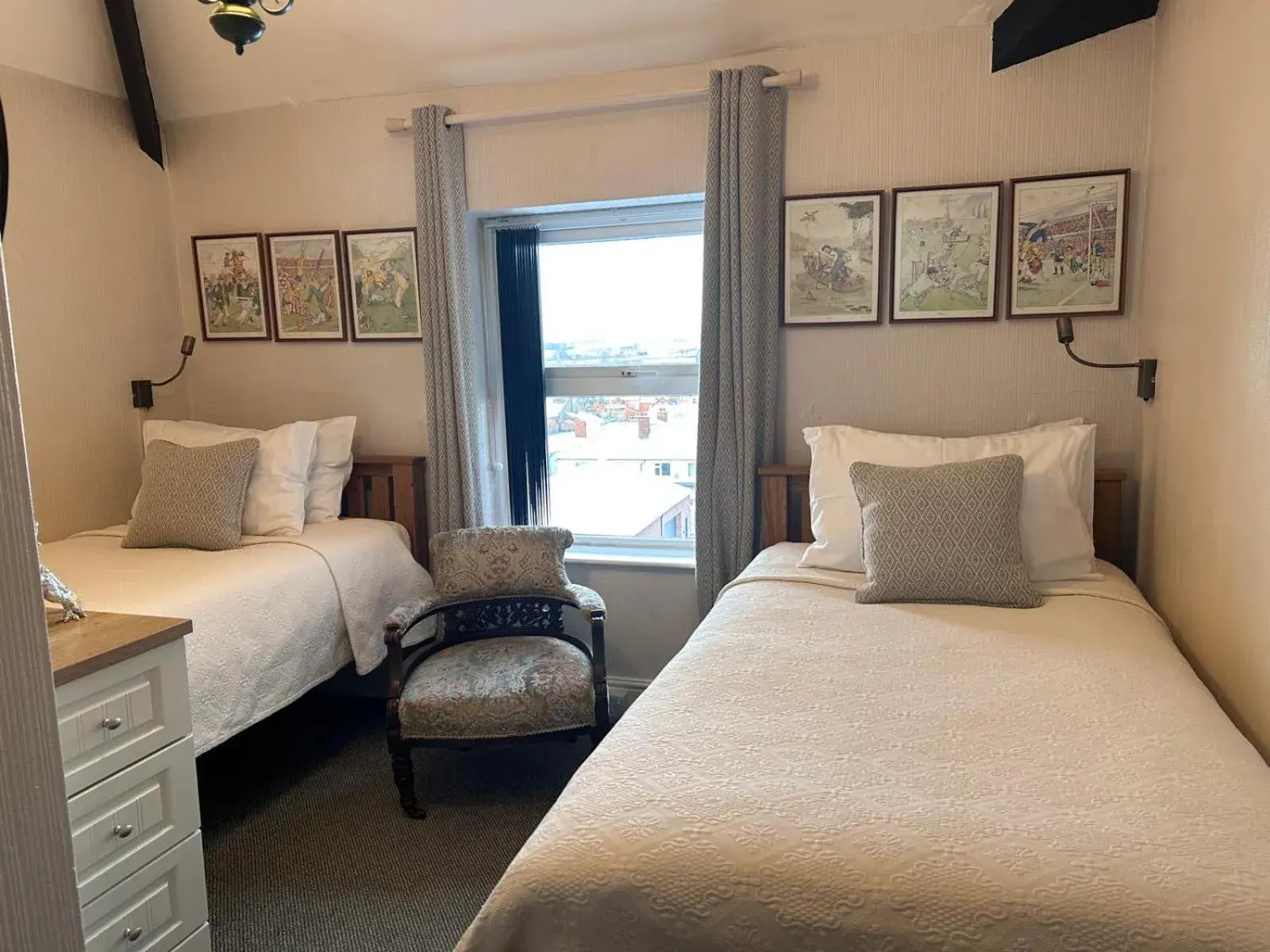 Twin Room with Shower - single occupancy in Greylands Guest House Twin Room with Shower - single occupancy in Greylands Guest House