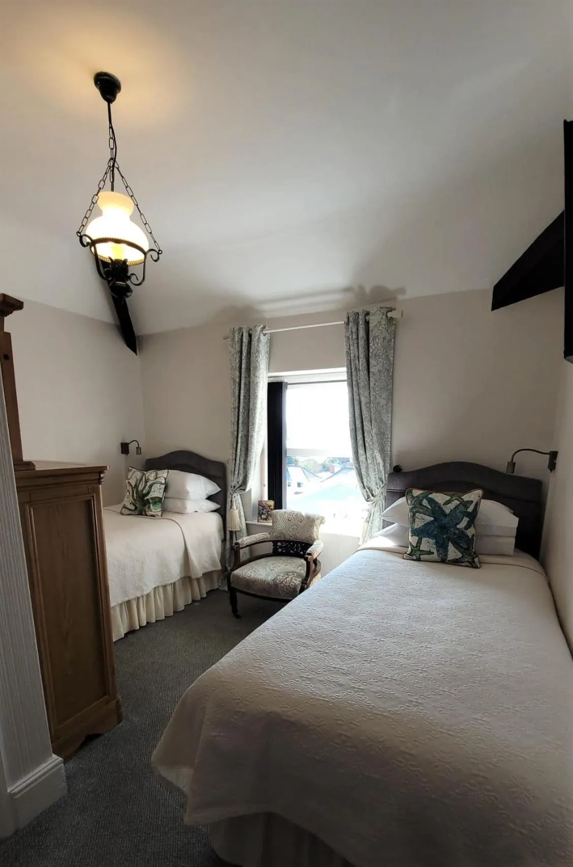 Photo of the whole room, Bed in Greylands Guest House