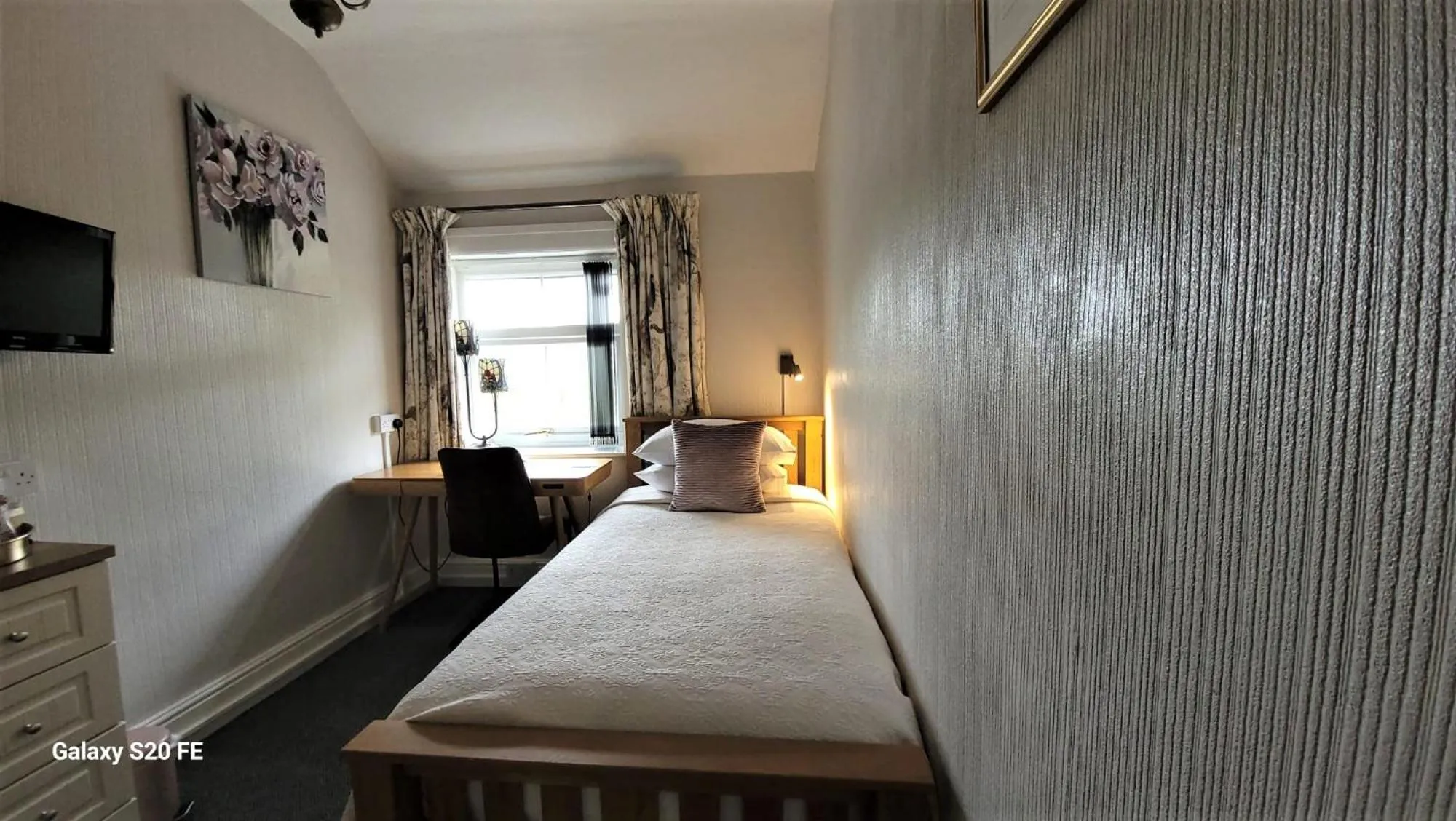 Photo of the whole room, Bed in Greylands Guest House