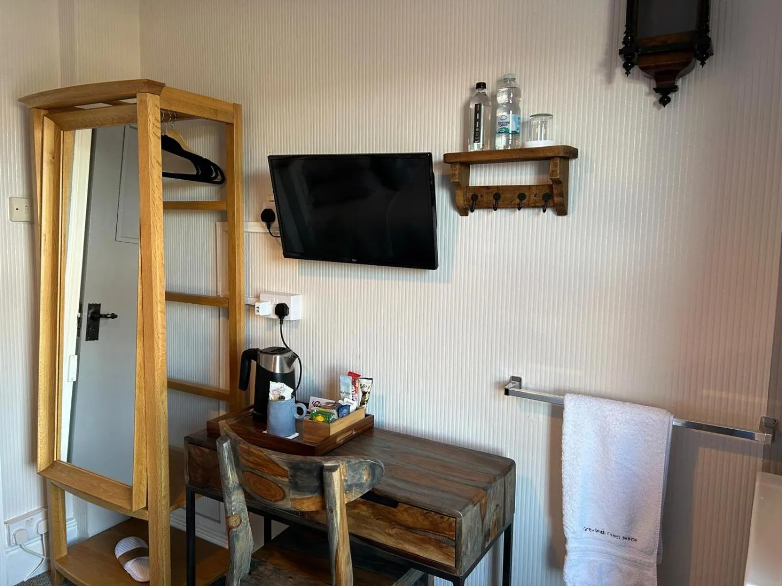 TV and multimedia in Greylands Guest House