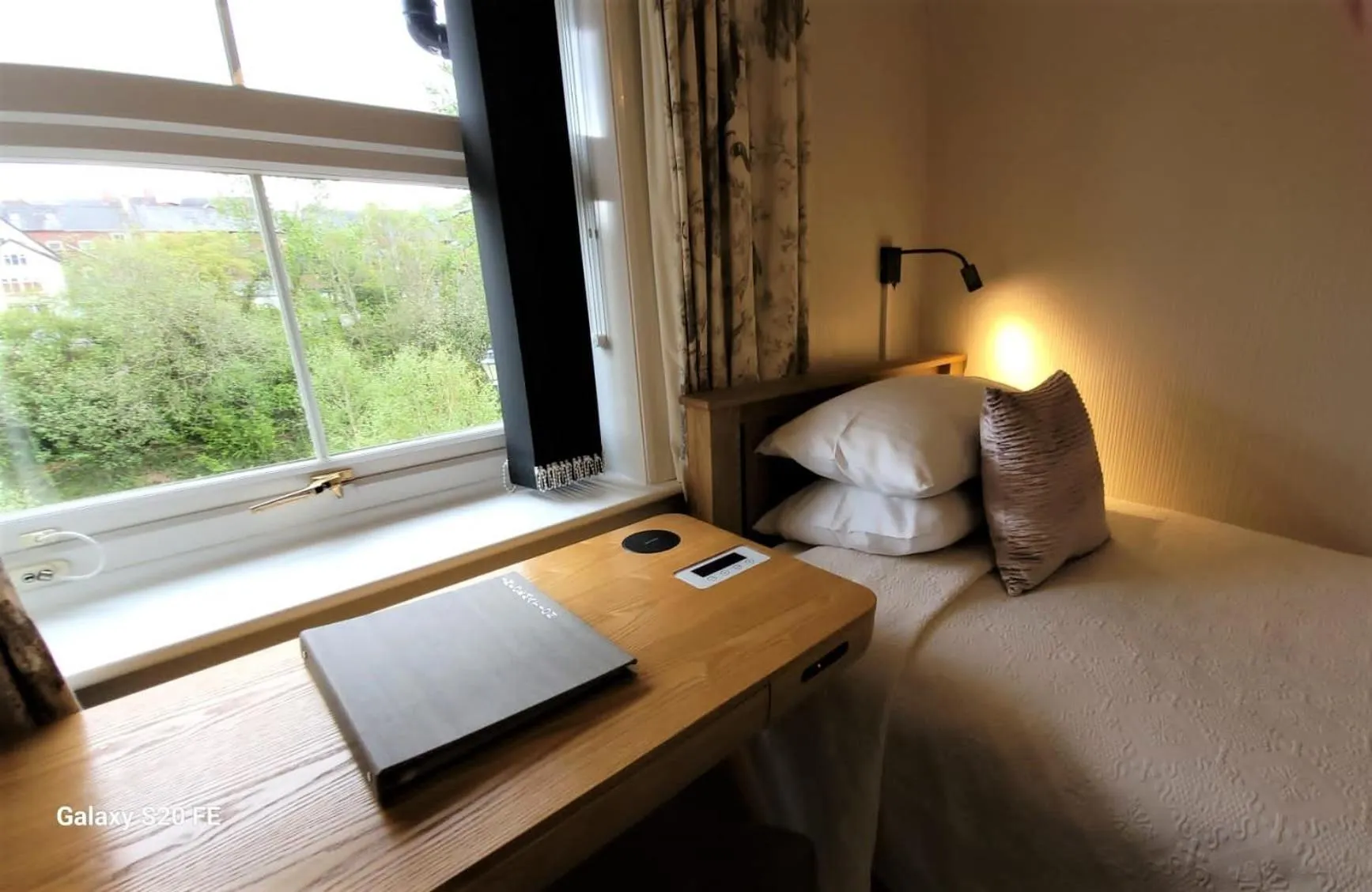 TV and multimedia, Bed in Greylands Guest House