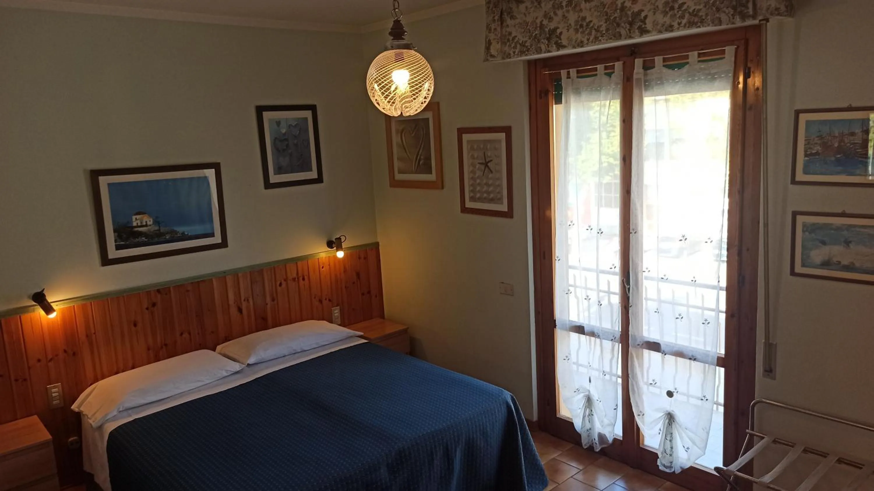 Bedroom, Bed in Albergo Le Rose