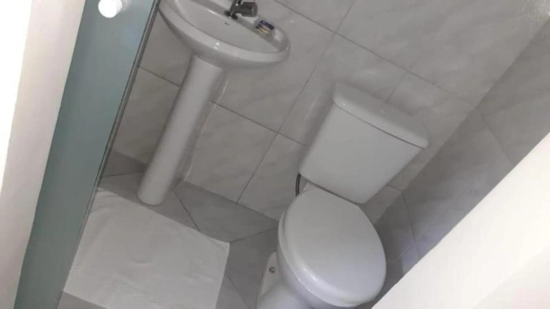 Shower in Hotel Marjaí