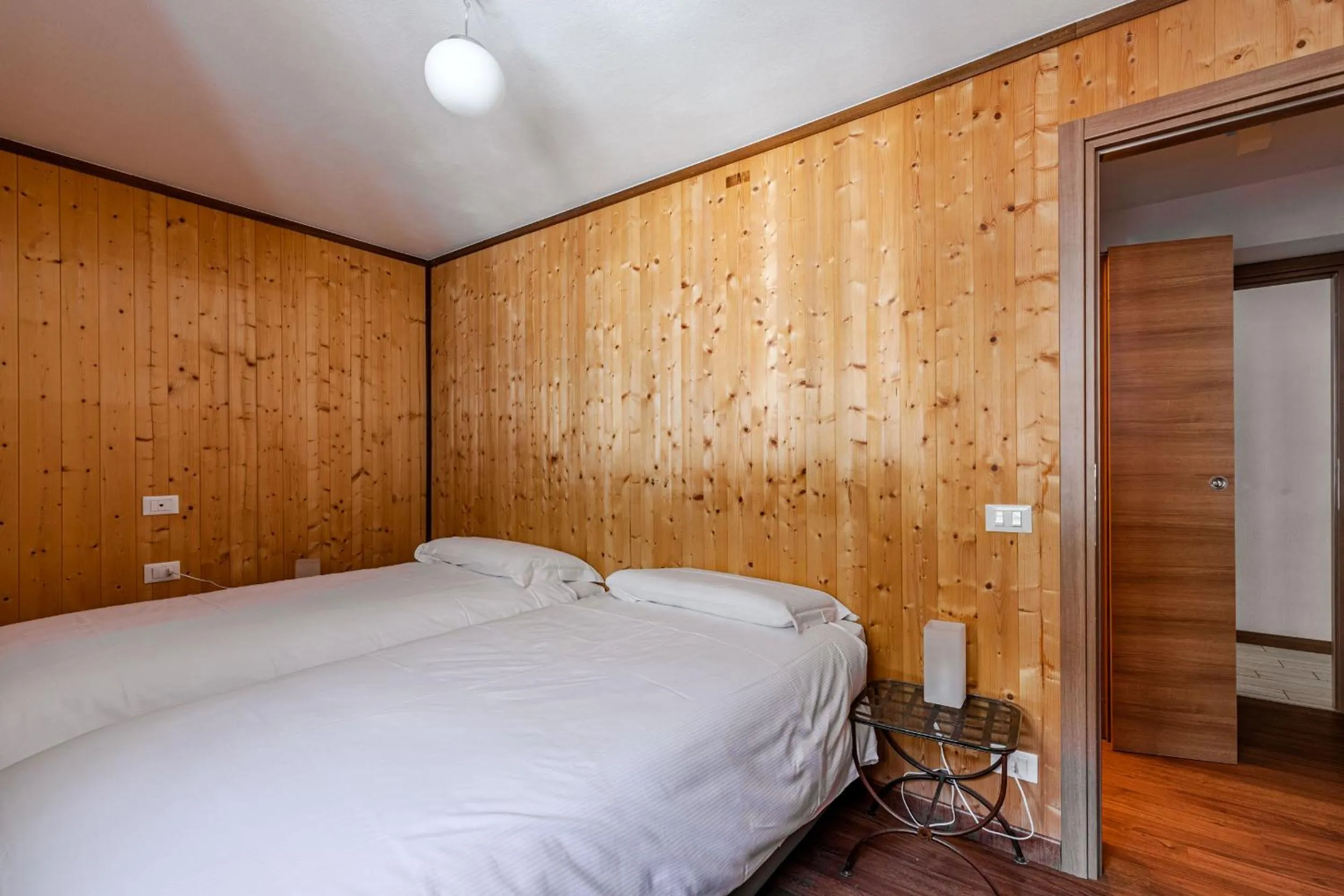 Photo of the whole room, Bed in Hotel Dufour