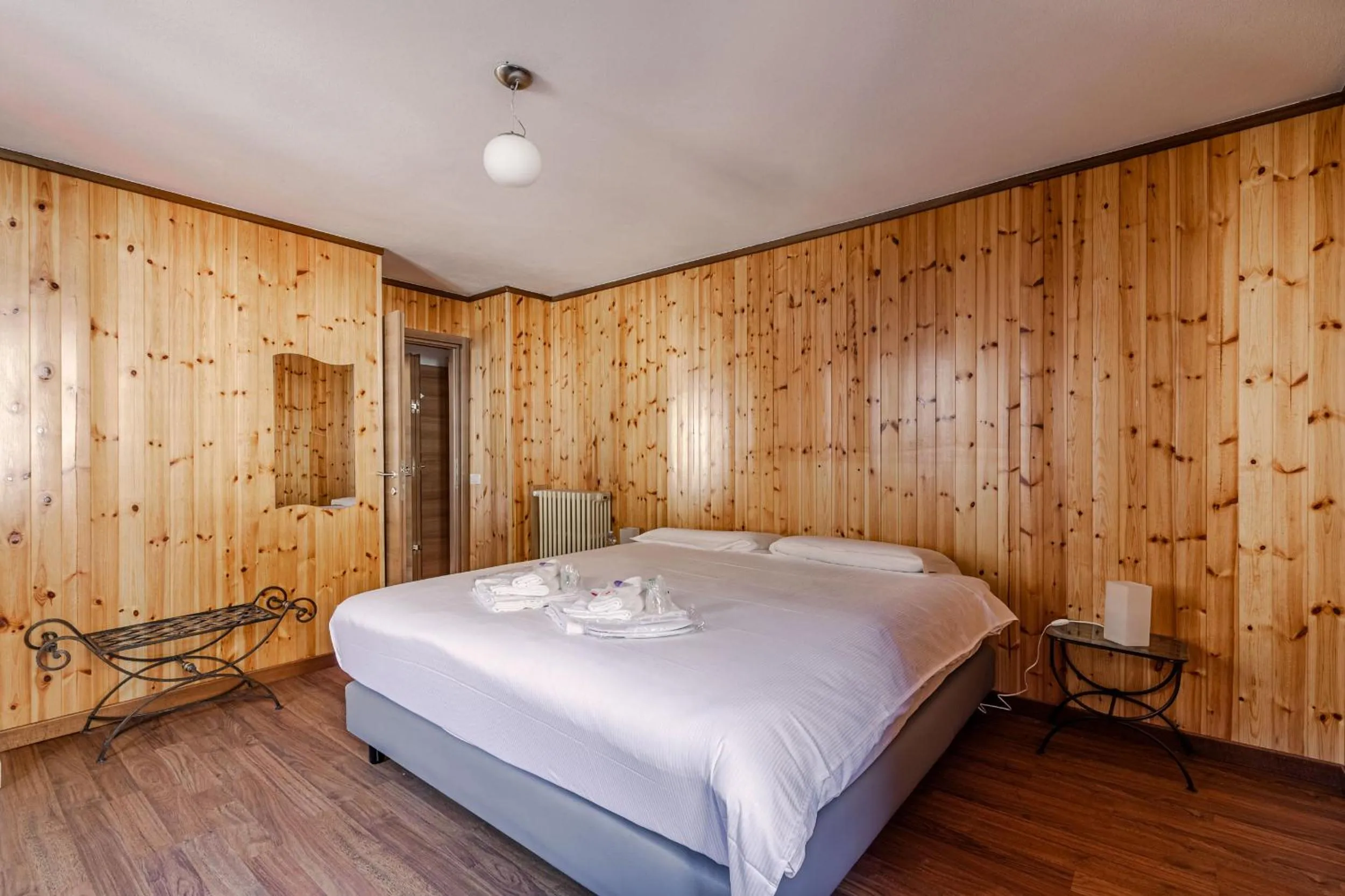 Photo of the whole room, Bed in Hotel Dufour