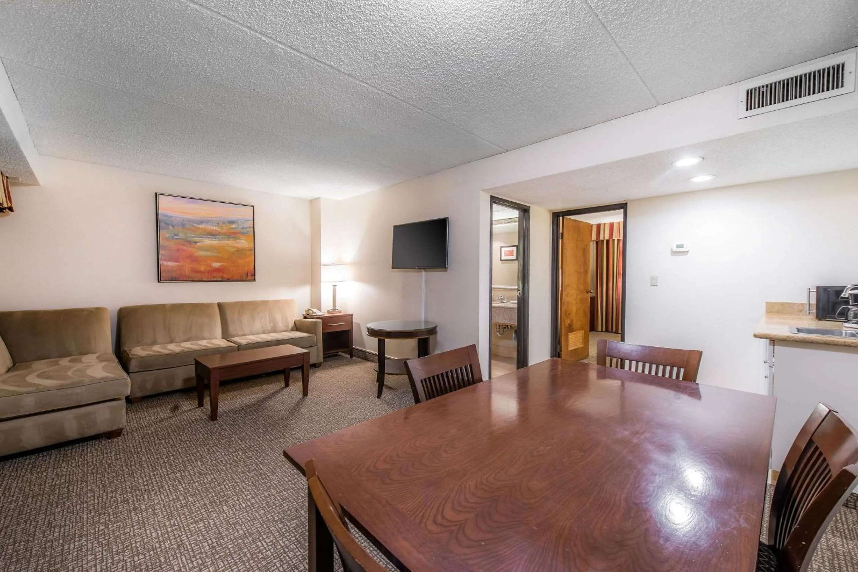 Photo of the whole room, Dining Area in Comfort Inn & Suites Denver Northfield