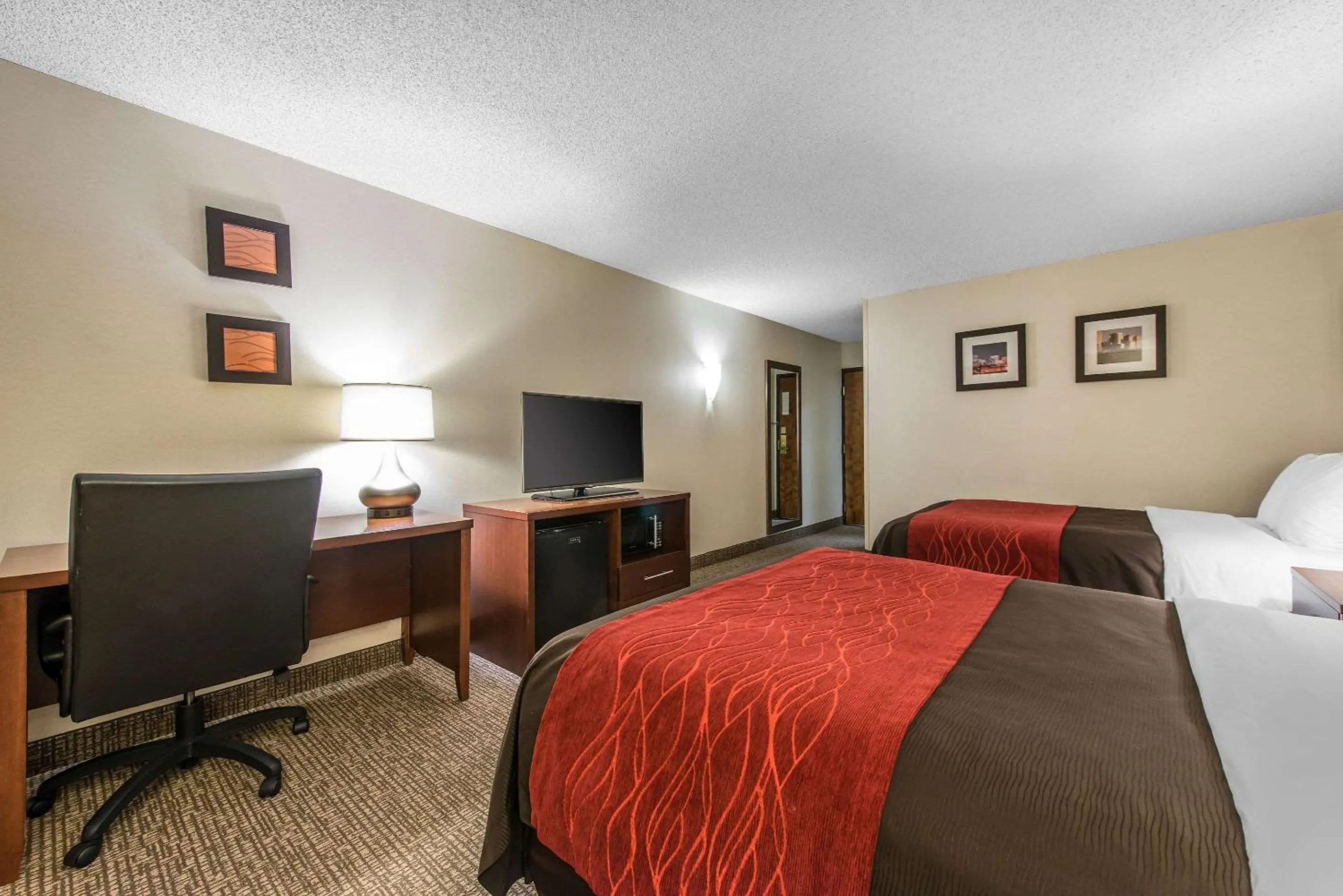 Photo of the whole room, TV/Entertainment Center in Comfort Inn & Suites Denver Northfield