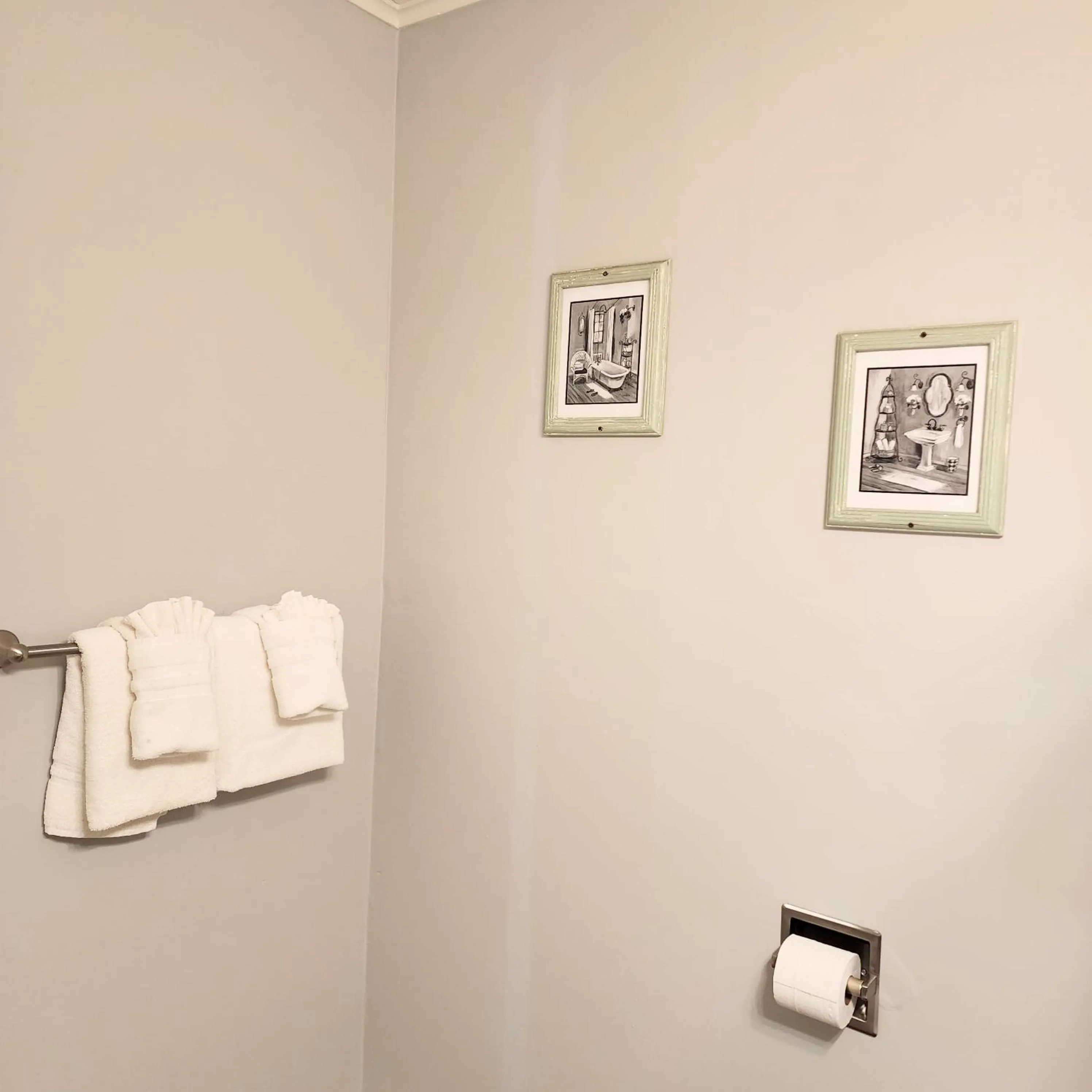 Bathroom in Canyon Motel near Rocky Mountain National Park