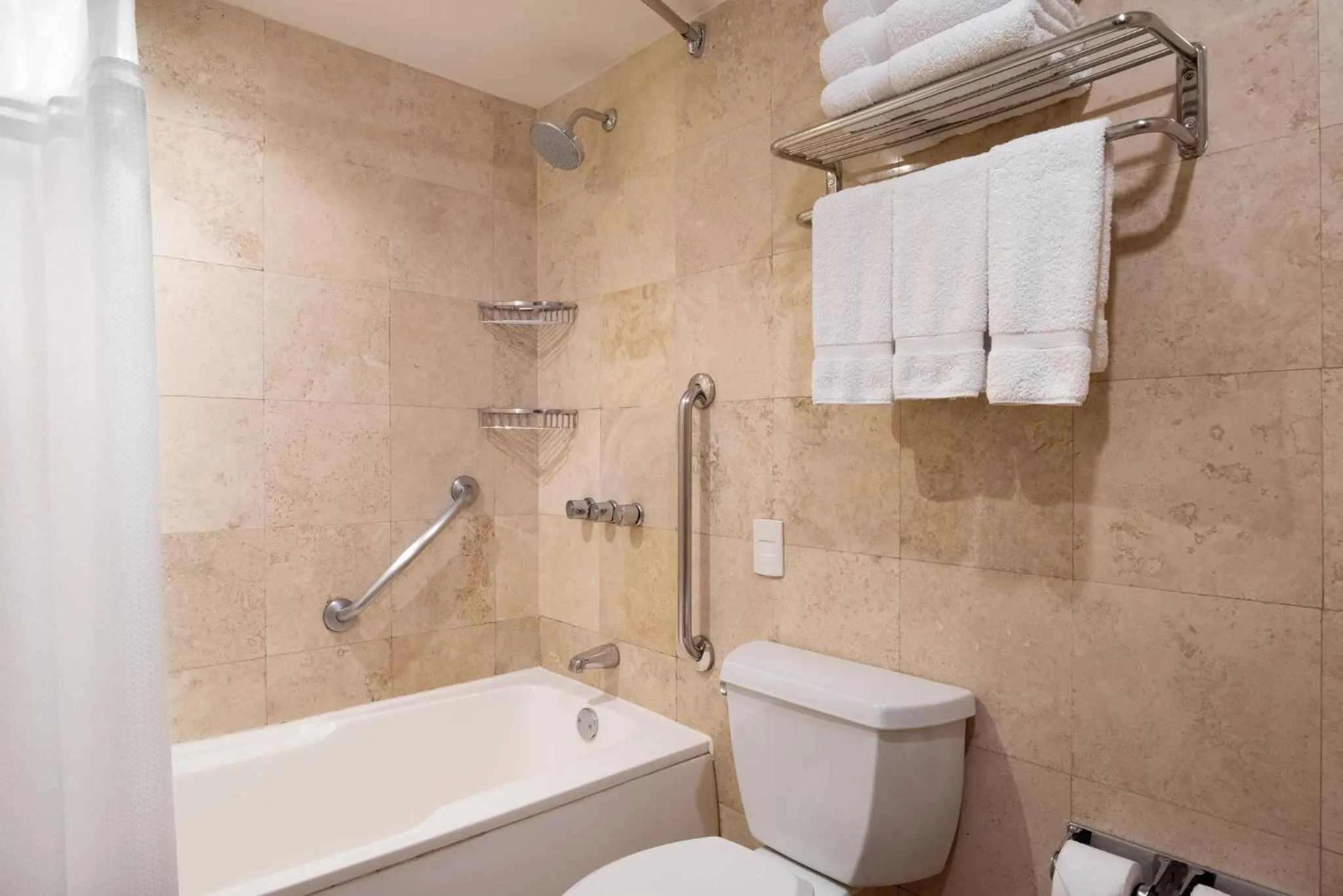 Photo of the whole room in Crowne Plaza Lima by IHG