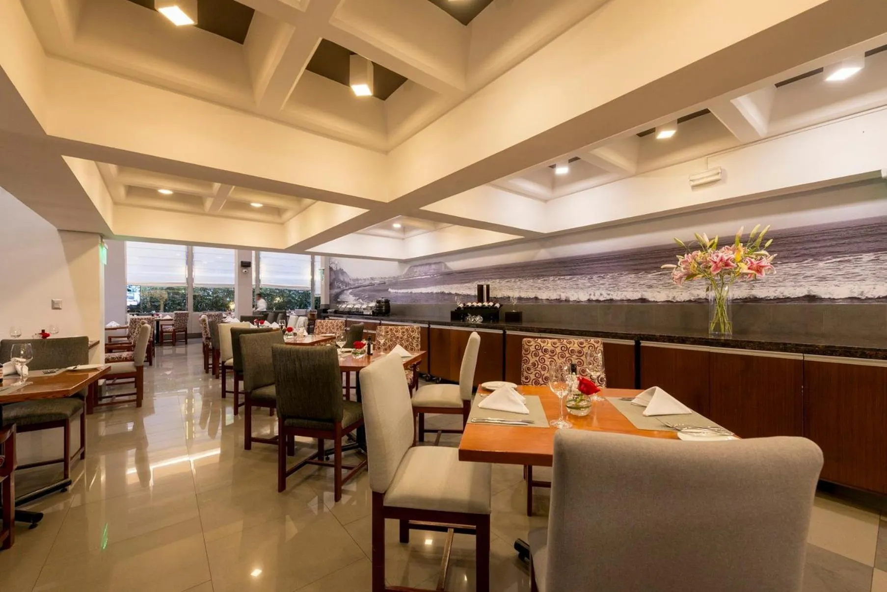 Restaurant/places to eat in Crowne Plaza Lima by IHG