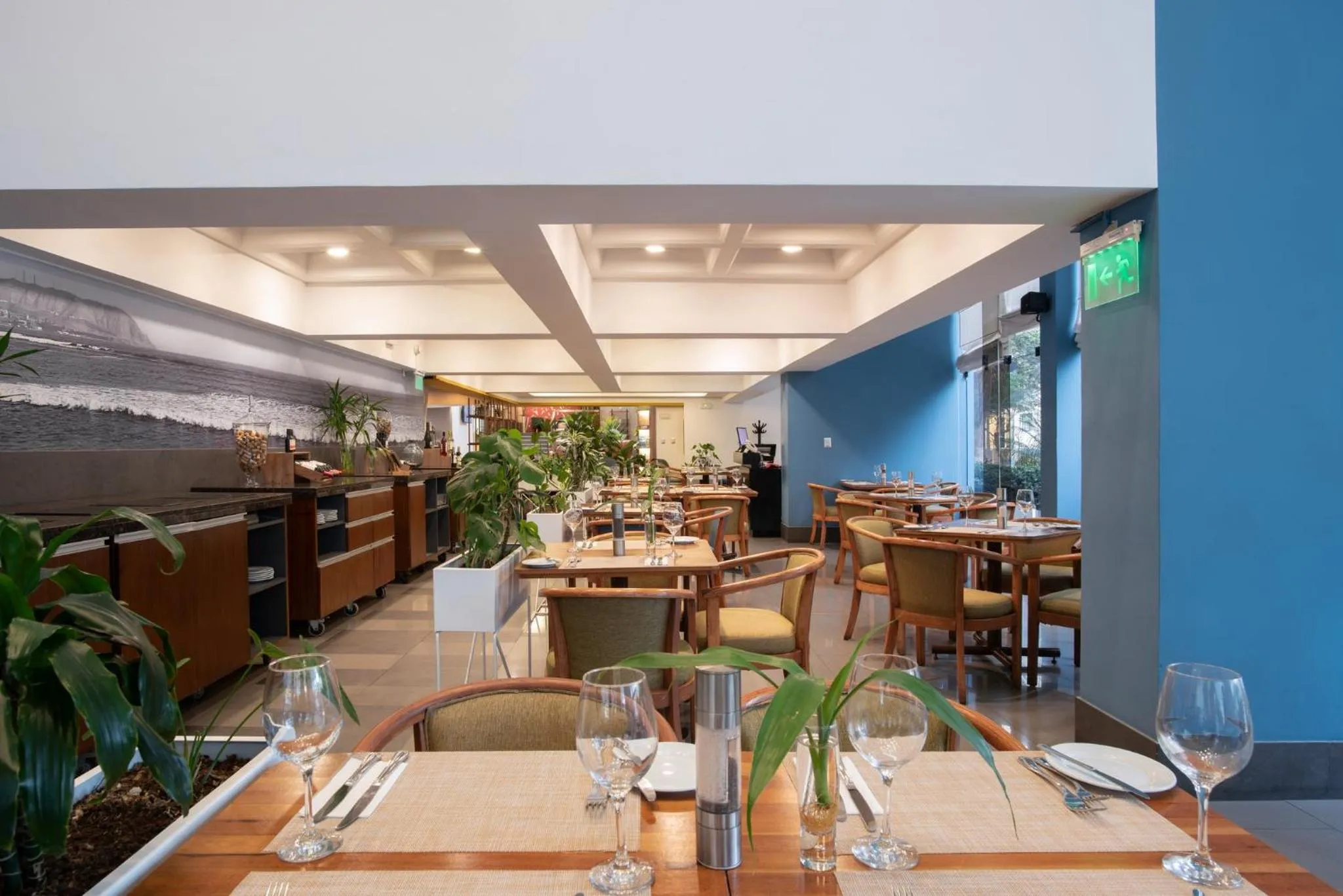 Restaurant/places to eat in Crowne Plaza Lima by IHG
