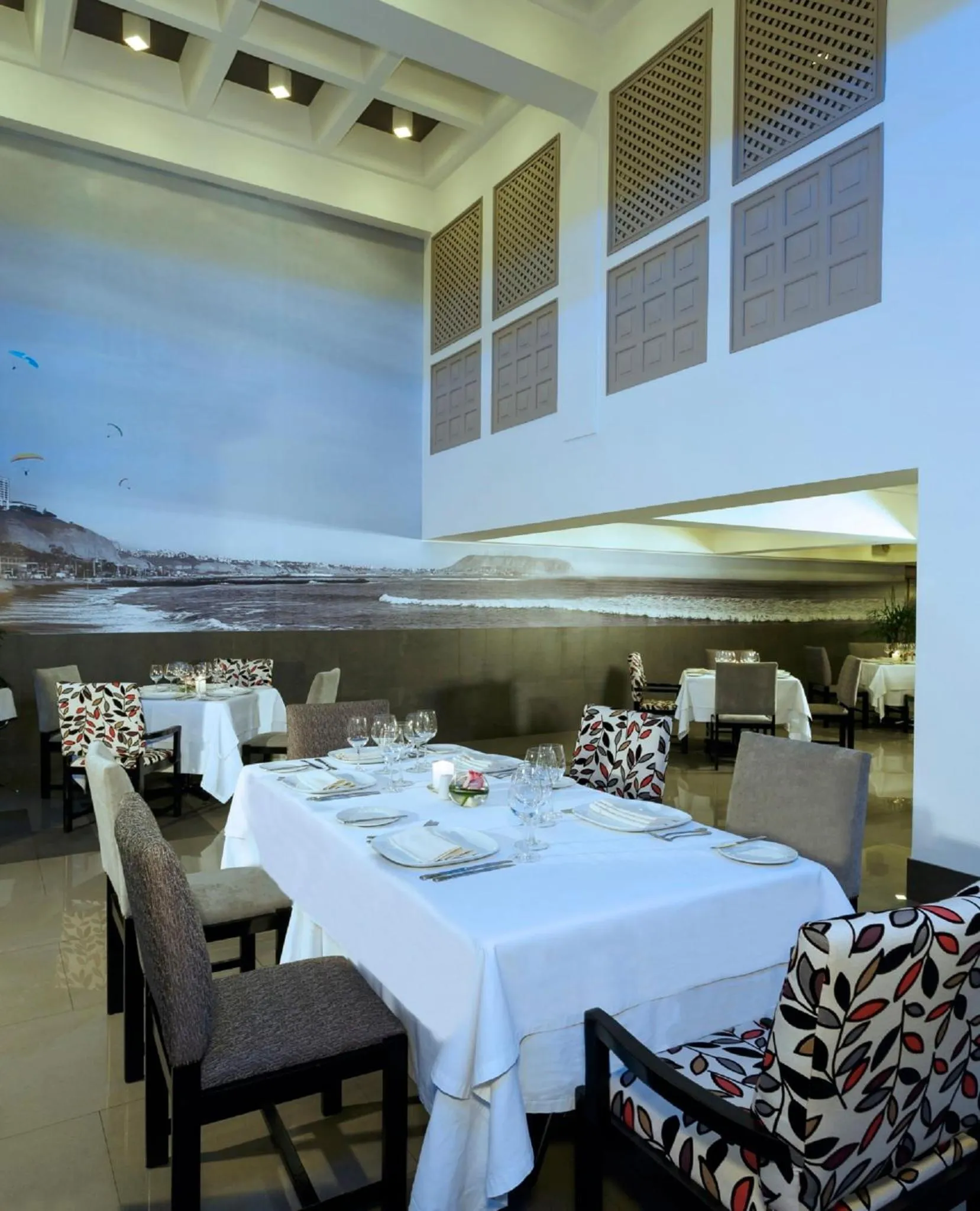 Restaurant/places to eat in Crowne Plaza Lima by IHG