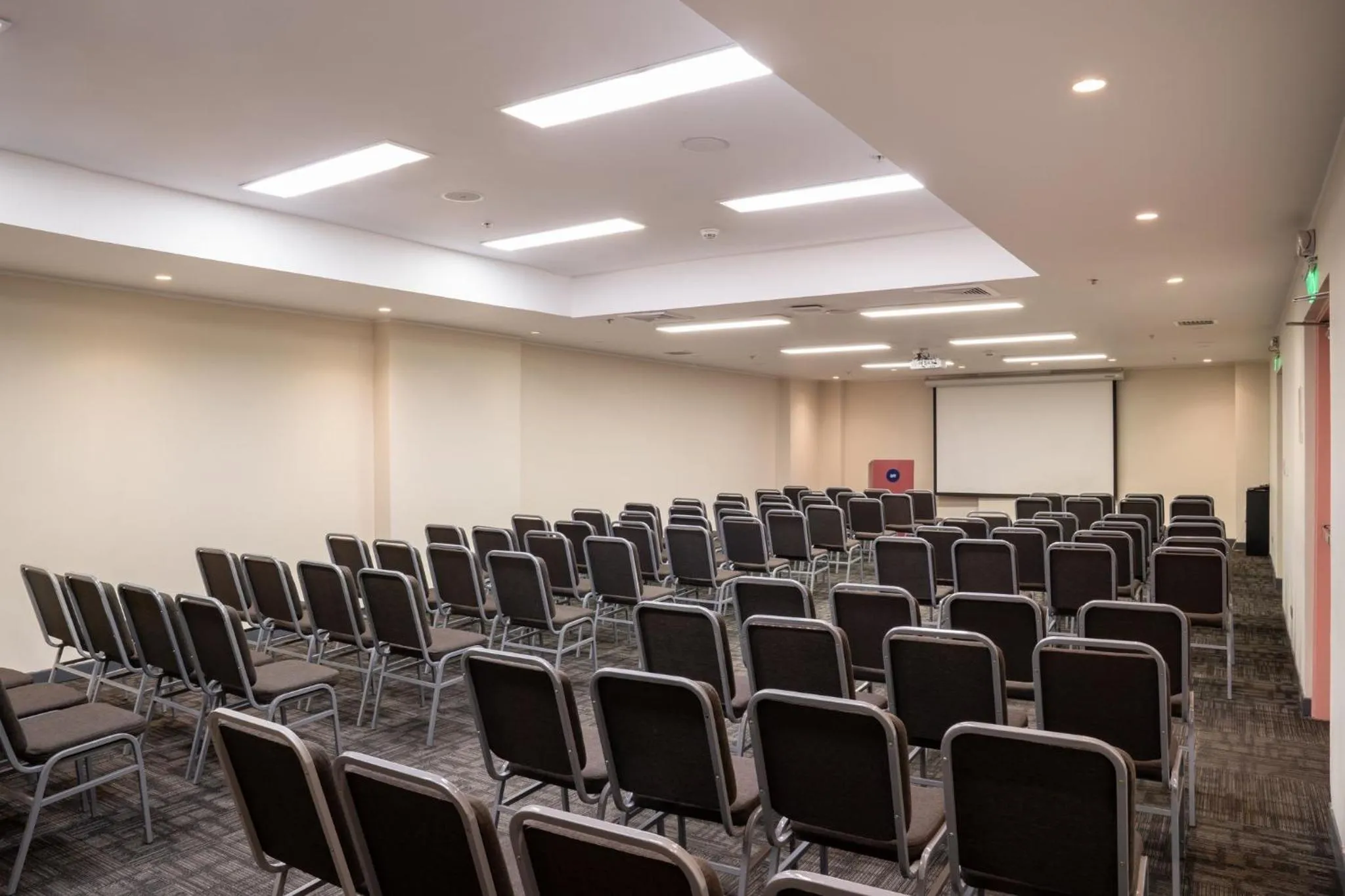 Meeting/conference room in Crowne Plaza Lima by IHG