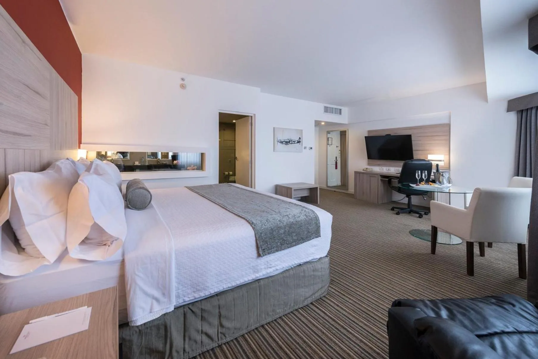 Photo of the whole room, Bed in Crowne Plaza Lima by IHG