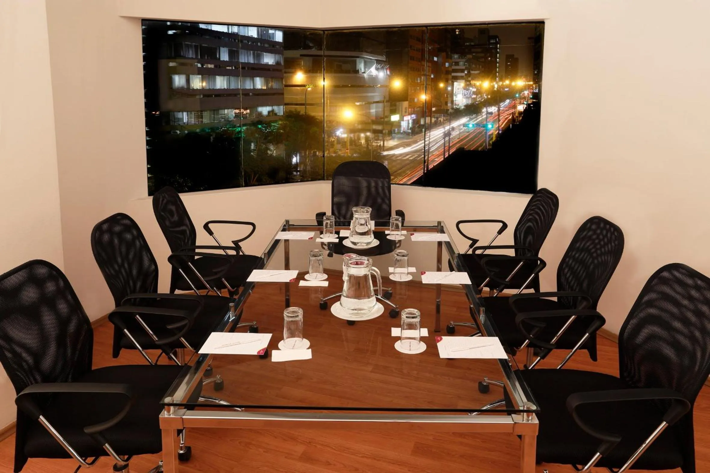 Meeting/conference room in Crowne Plaza Lima by IHG