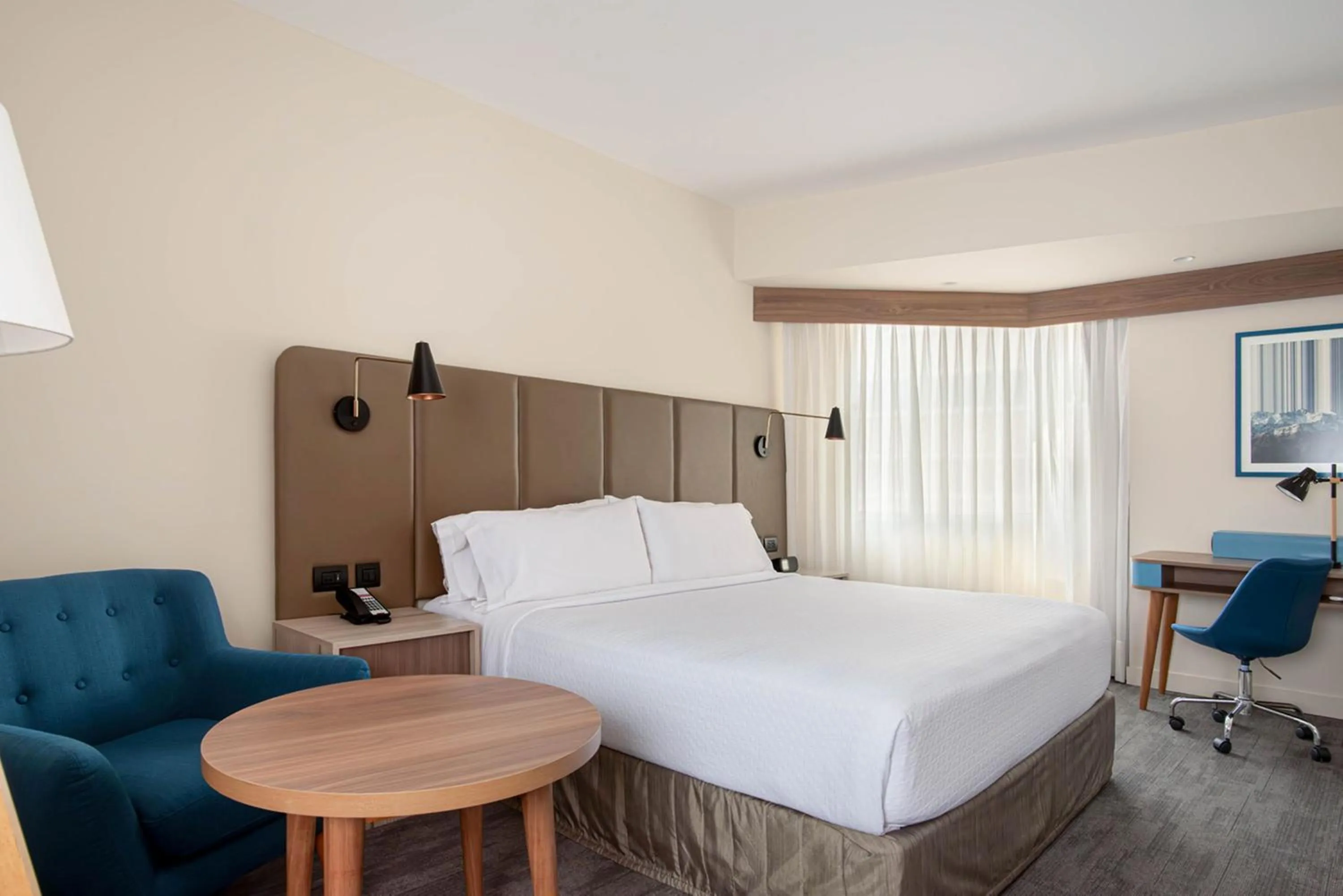 Photo of the whole room, Bed in Crowne Plaza Lima by IHG