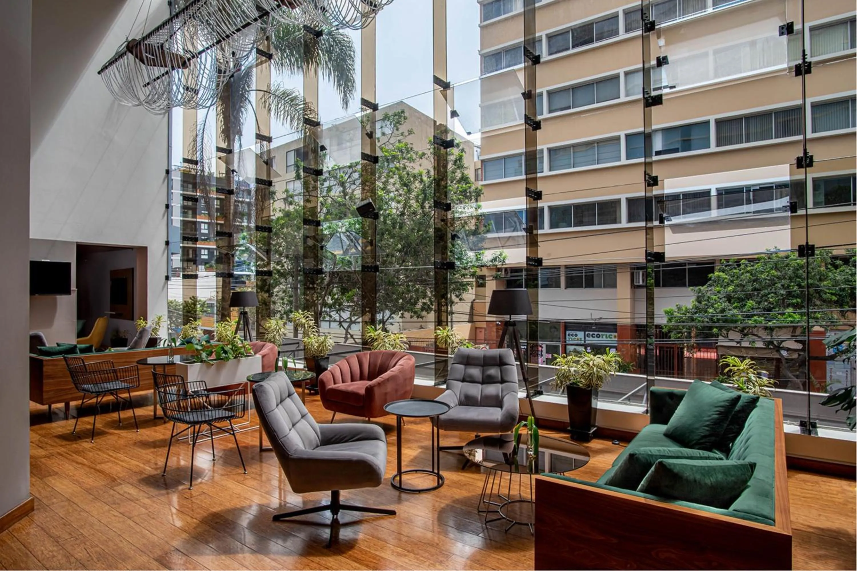 Lounge or bar in Crowne Plaza Lima by IHG