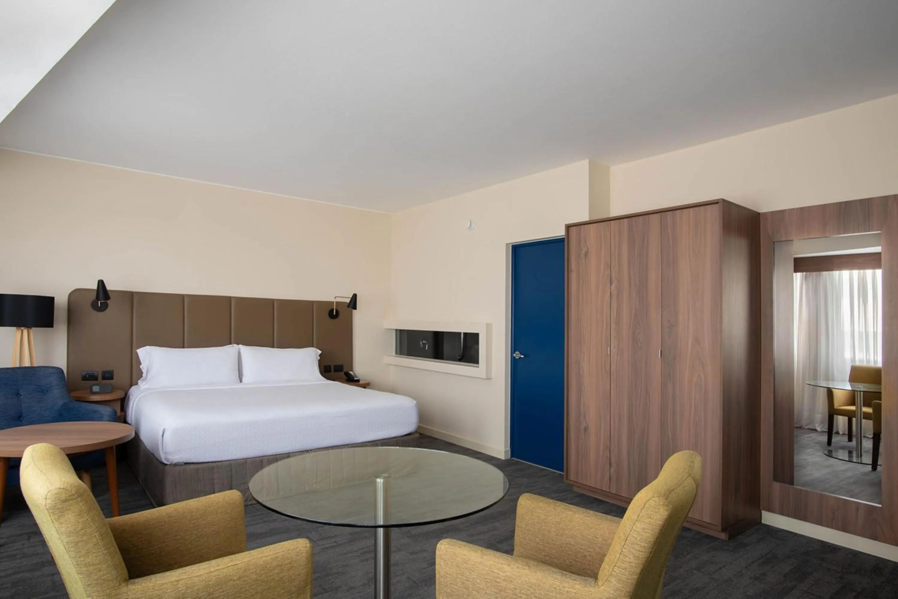 Photo of the whole room, Bed in Crowne Plaza Lima by IHG