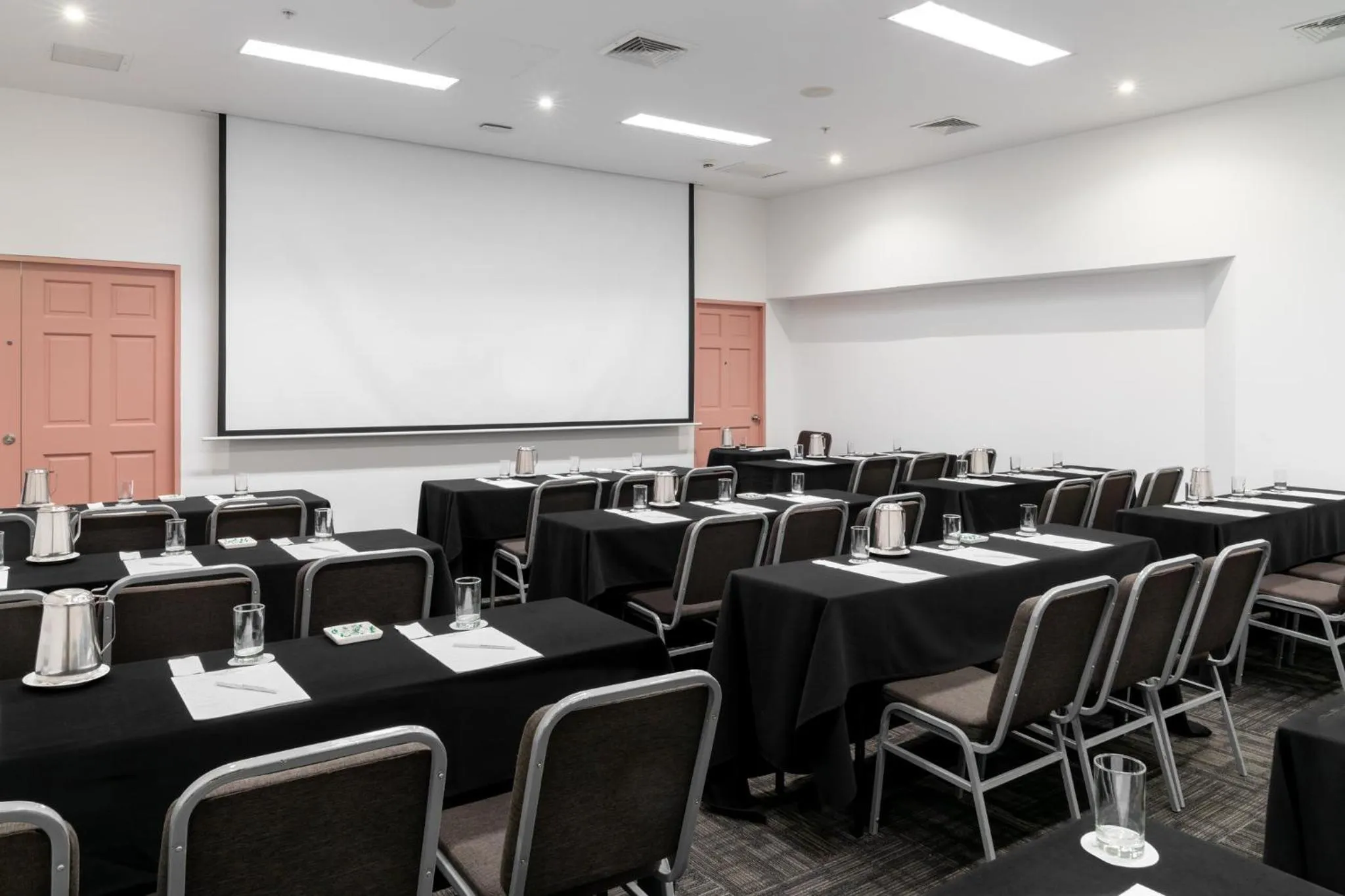 Meeting/conference room in Crowne Plaza Lima by IHG