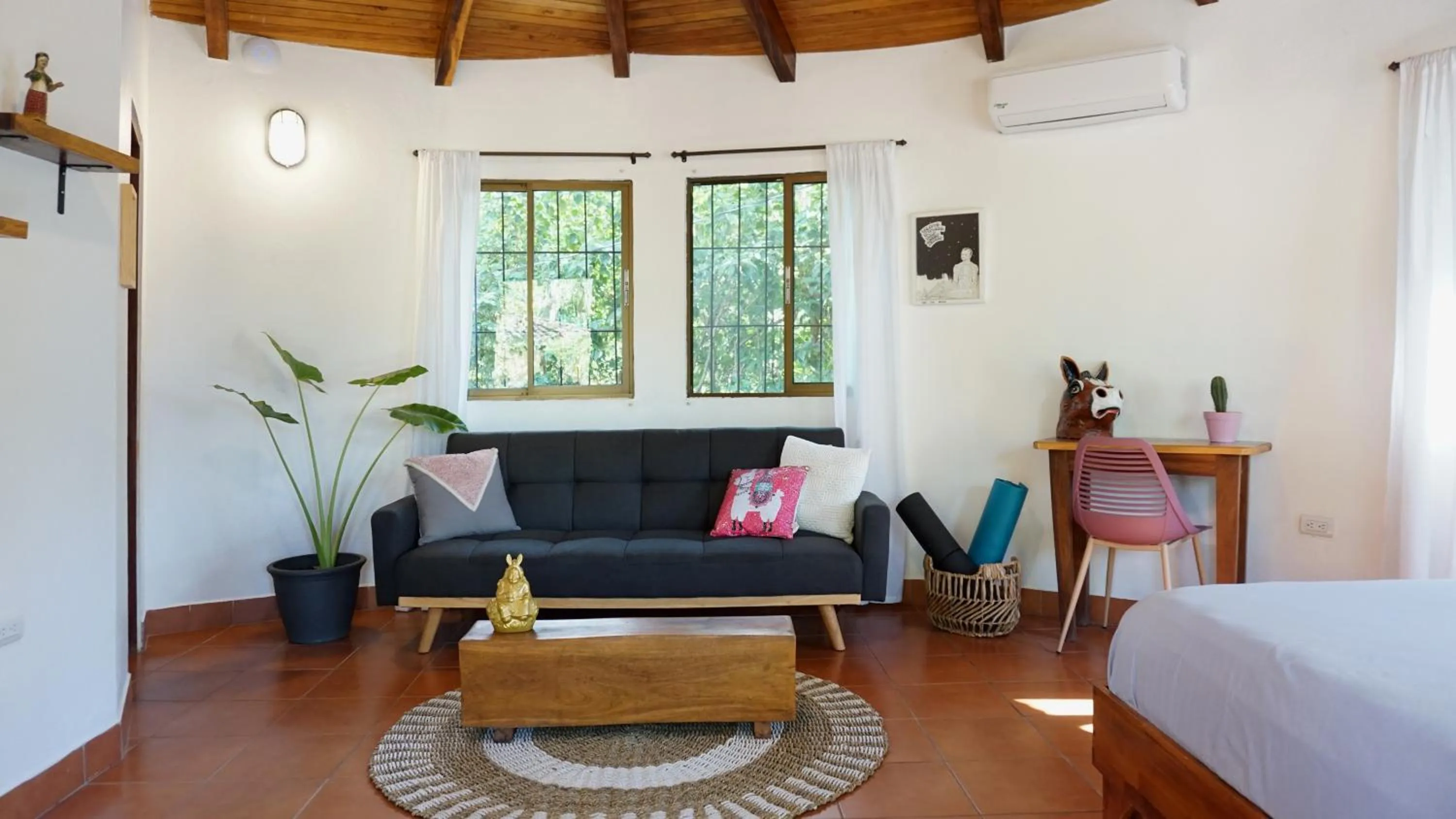 Photo of the whole room, Bed in SoulShine