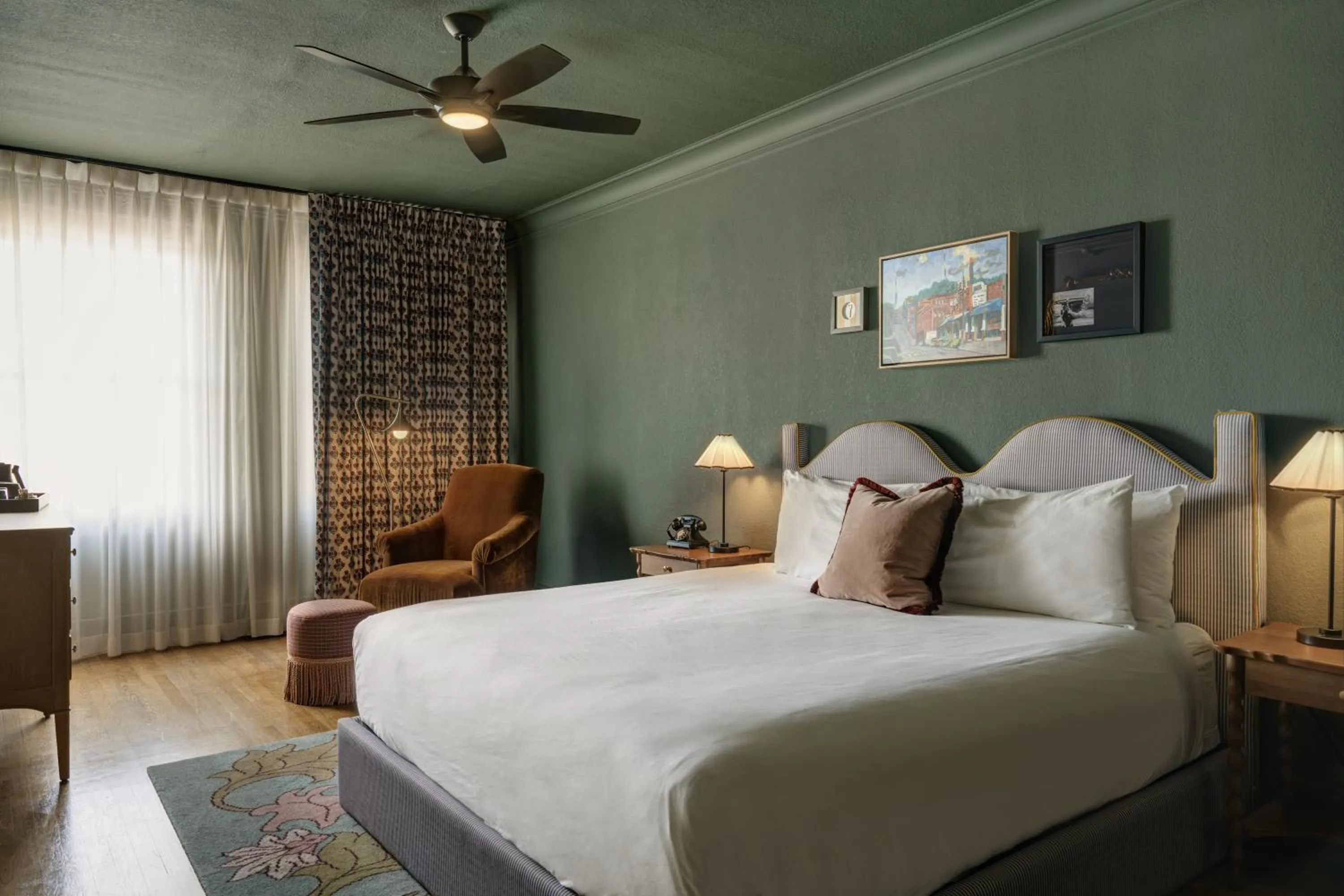 Bed in MarQueen Hotel - NEWLY RENOVATED