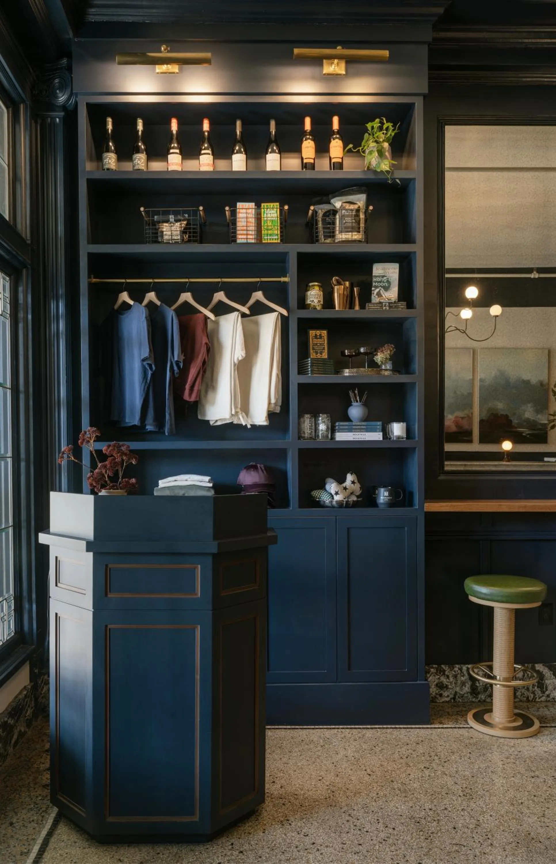 On-site shops in MarQueen Hotel - NEWLY RENOVATED