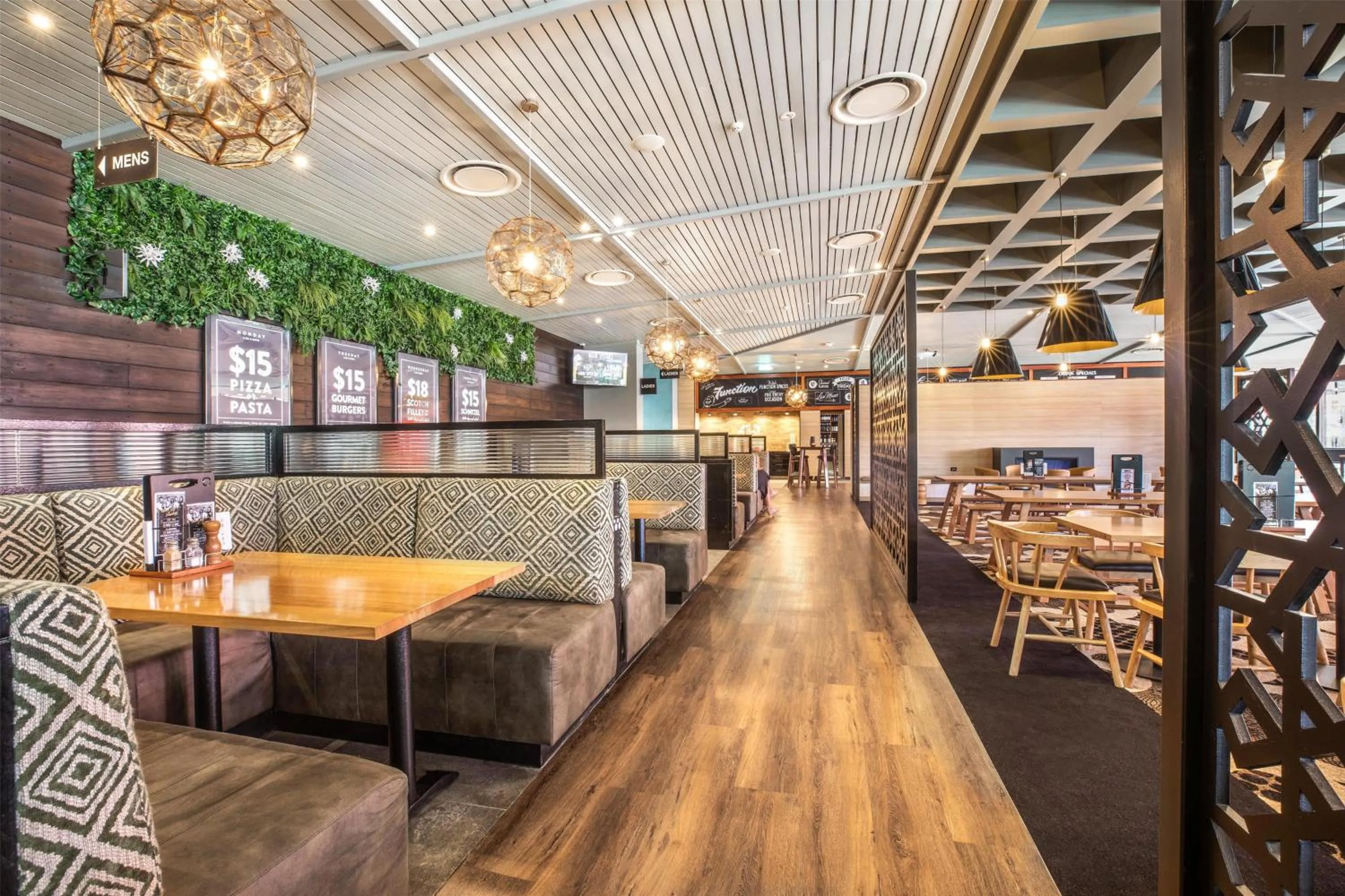 Food and drinks in Nightcap at the Ranch Hotel