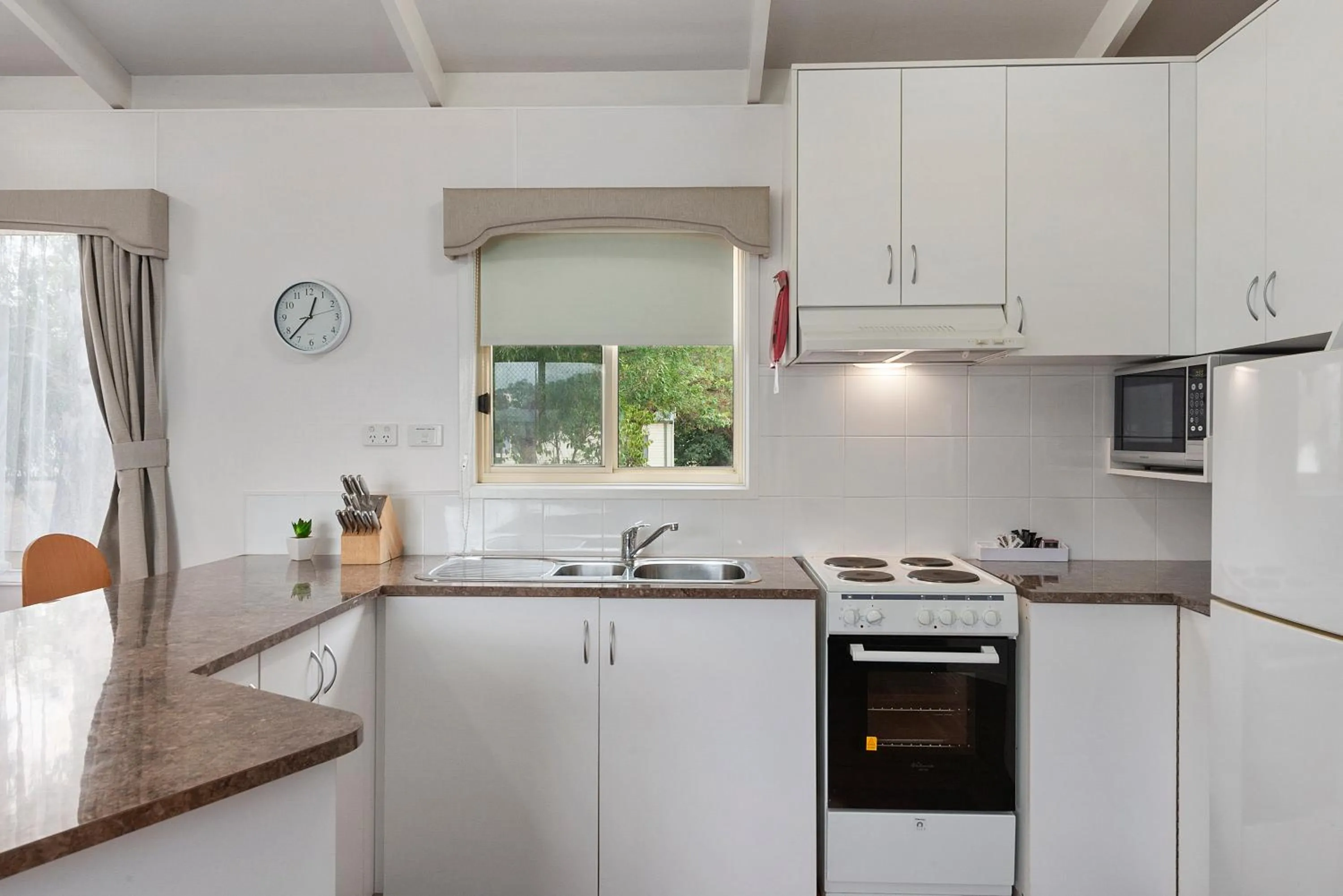 Kitchen or kitchenette in High Country Holiday Park