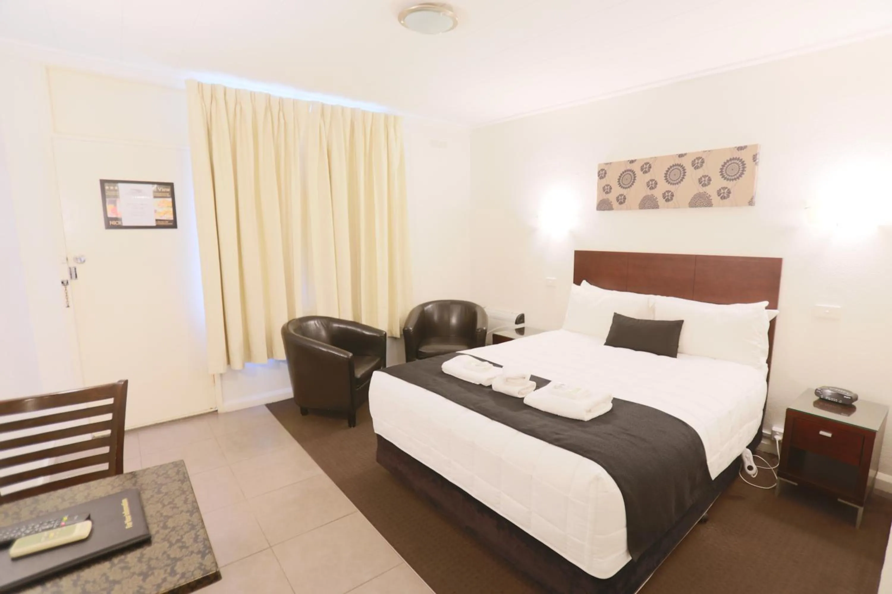 Bed in The Esplanade Motel